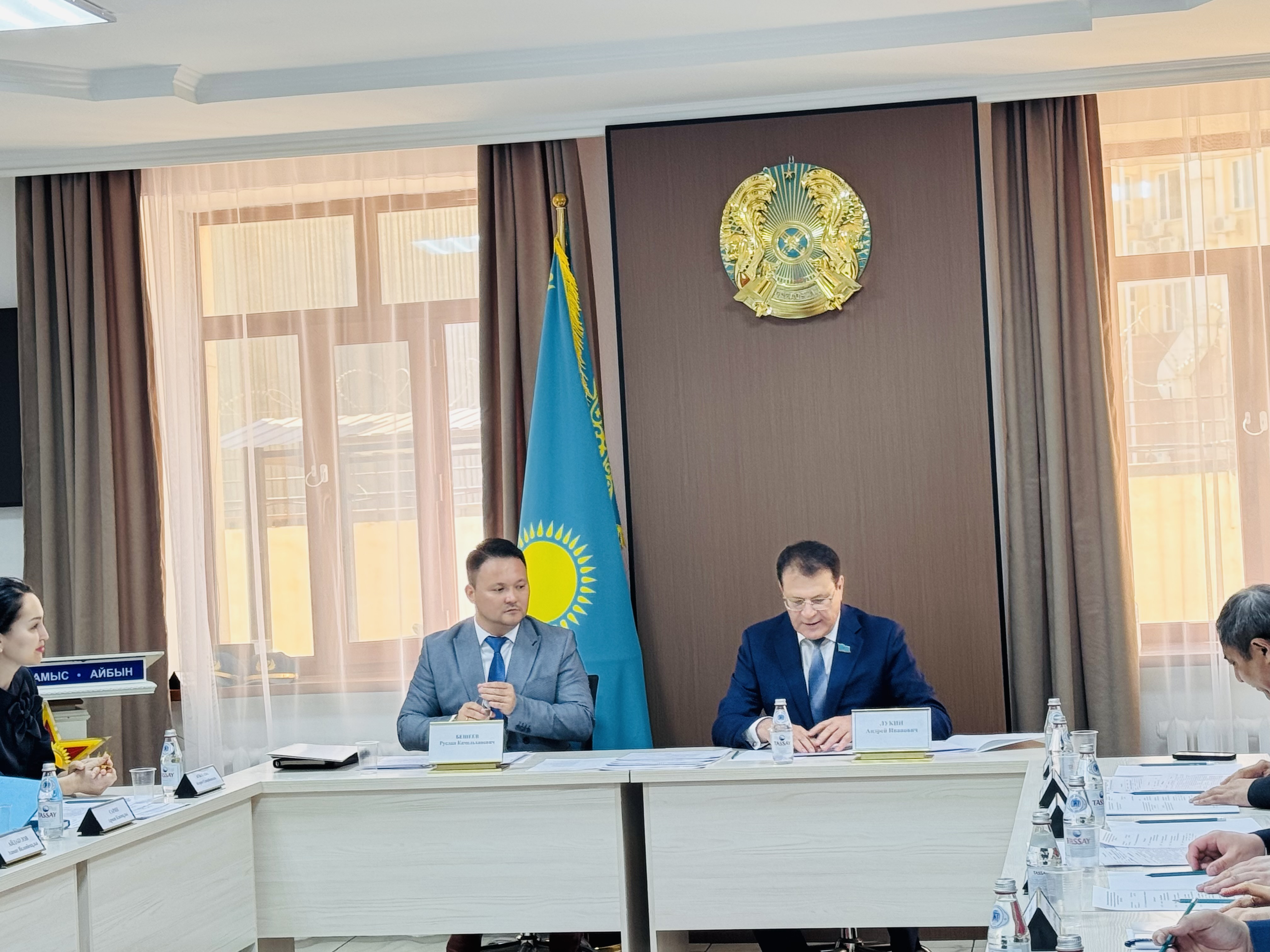 Сенат депутаттары Астана қаласының жинақтау пунктінің жұмысымен танысты