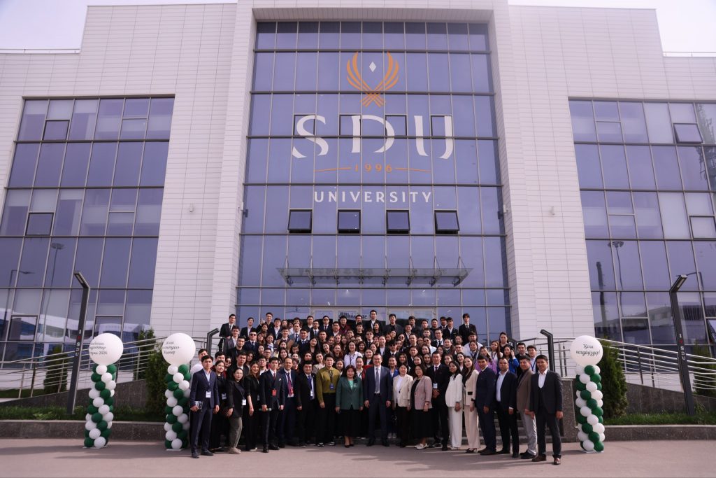 2026 года 28 апреля в стенах SDU University состоялся республиканский форум лидеров студенческого самоуправления под названием «Новая Конституция – Молодёжь».