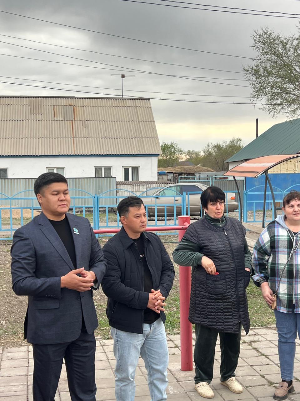 15 апреля депутат городского маслихата Жалгаскан Курмансеитов, согласно утвержденному графику, провел встречу с жителями избирательного округа №6.