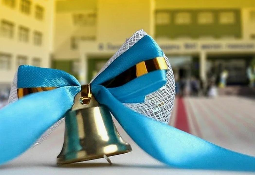 В школах запретили сбор денег на подарки и пышные выпускные вечера