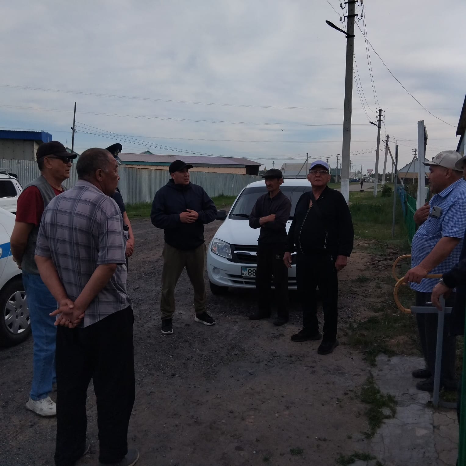 19 мая 2026 года в селе Байтерек прошло мероприятие по проверке пожарных проездов к жилым домам с участием местных сообществ и участковых инспекторов.