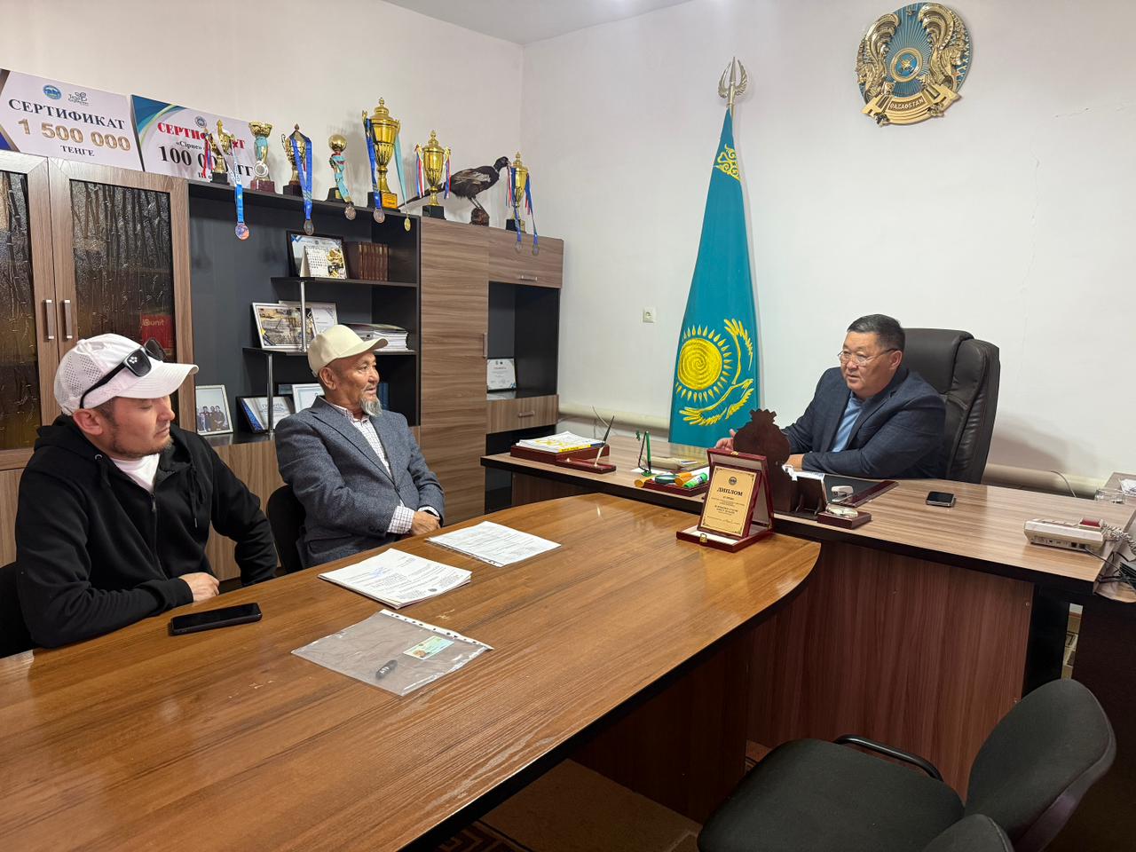 🔹Аким Жарлыозекского сельского округа Самат Танатарович провел личный прием жителей села.