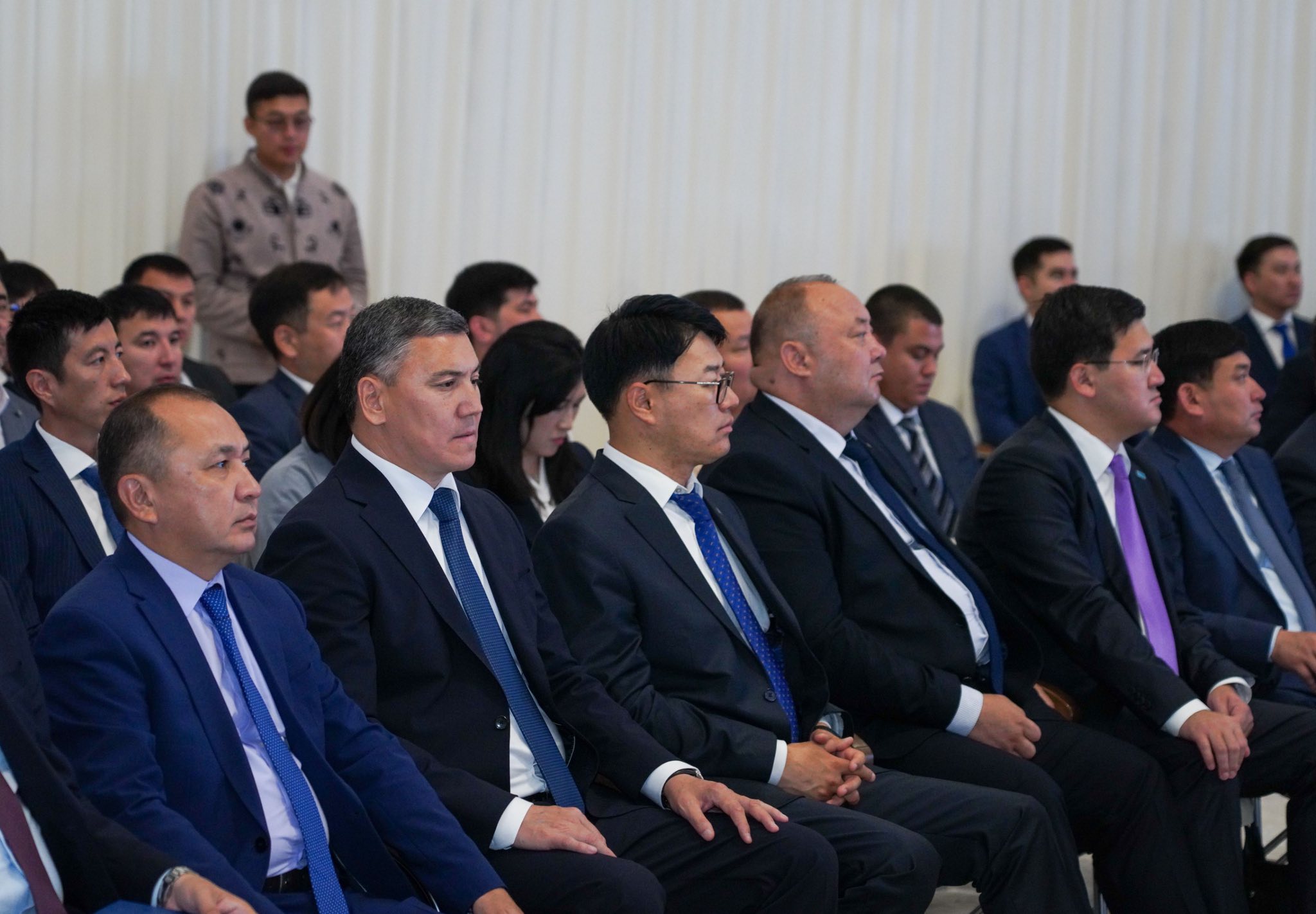 ТҮРКІСТАНДАҒЫ АЛЫП КИІЗ ҮЙДЕ САММИТ ҚОРЫТЫНДЫСЫ МЕН ӨҢІР ЭКОНОМИКАСЫ КЕҢІНЕН ТАЛҚЫЛАНДЫ
