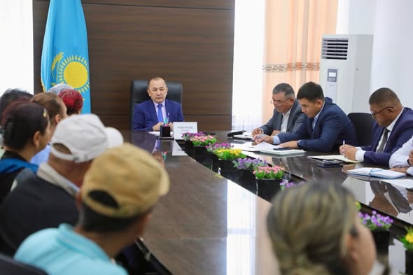 АКИМ САРЫАГАШСКОГО РАЙОНА ПРИНЯЛ ЖИТЕЛЕЙ ПО ЛИЧНЫМ ВОПРОСАМ