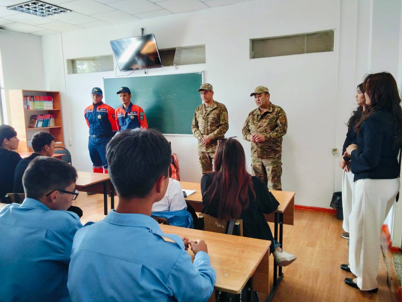 Студентам Шуского железнодорожного колледжа рассказали о правилах безопасности