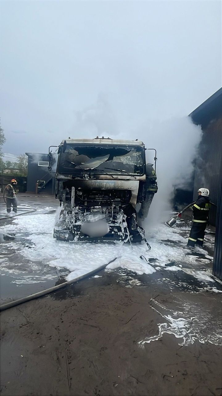 Возгорание грузовой машины ликвидировали пожарные