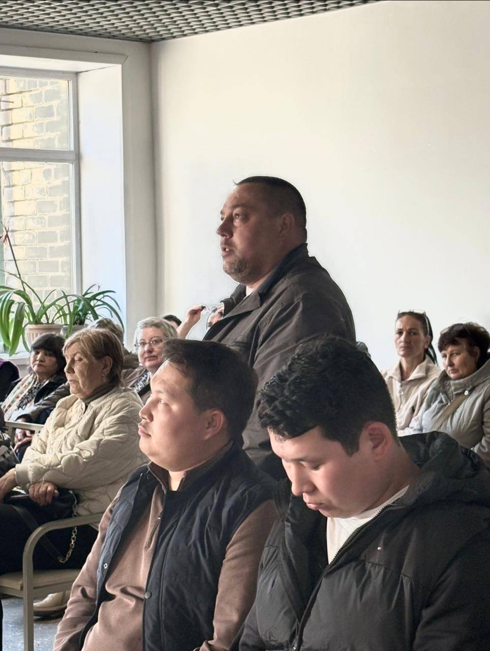 Депутат районного маслихата Бекенов К.Ж. провёл отчётную встречу с жителями села Афонькино, в ходе которой проинформировал население о проделанной работе депутатского корпуса за отчётный период.