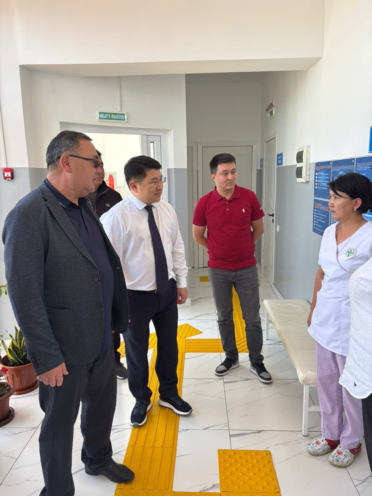 Басқарма басшысы ауылдық медпункттердегі жөндеу сапасын тексерді