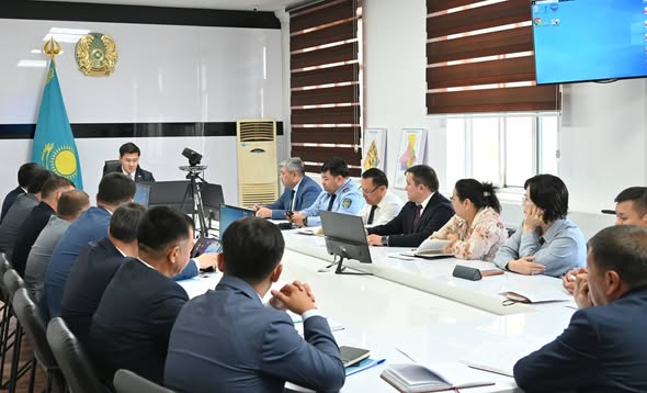АППАРАТ МӘЖІЛІСІНДЕ АУДАНДА АТҚАРЫЛЫП ЖАТҚАН ЖҰМЫСТАРДЫҢ БАРЫСЫ ПЫСЫҚТАЛДЫ