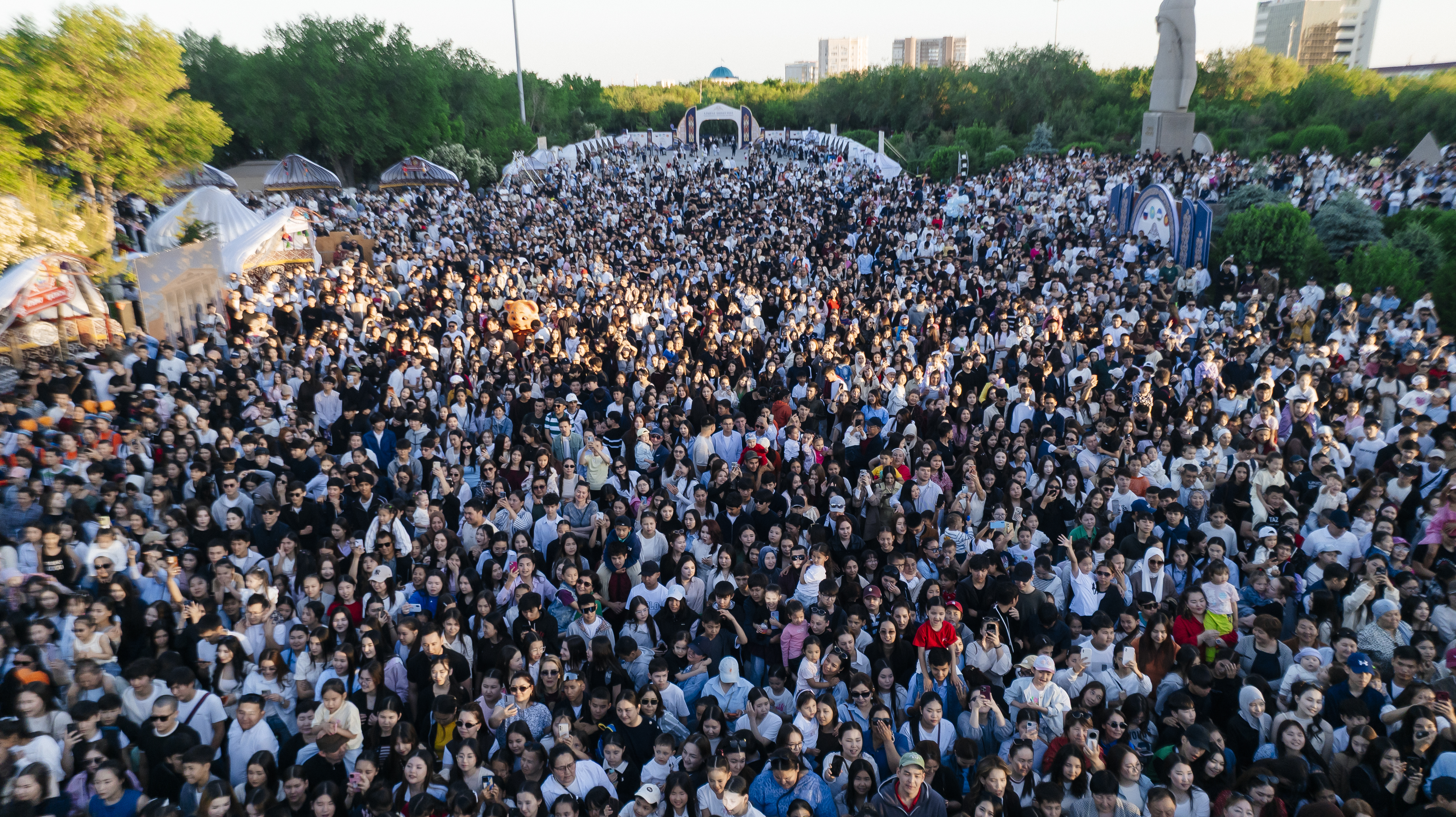 «ШеберFEST-2026» халықаралық қолөнер фестивалінің алғашқы күніне 8 мыңға жуық адам жиналды