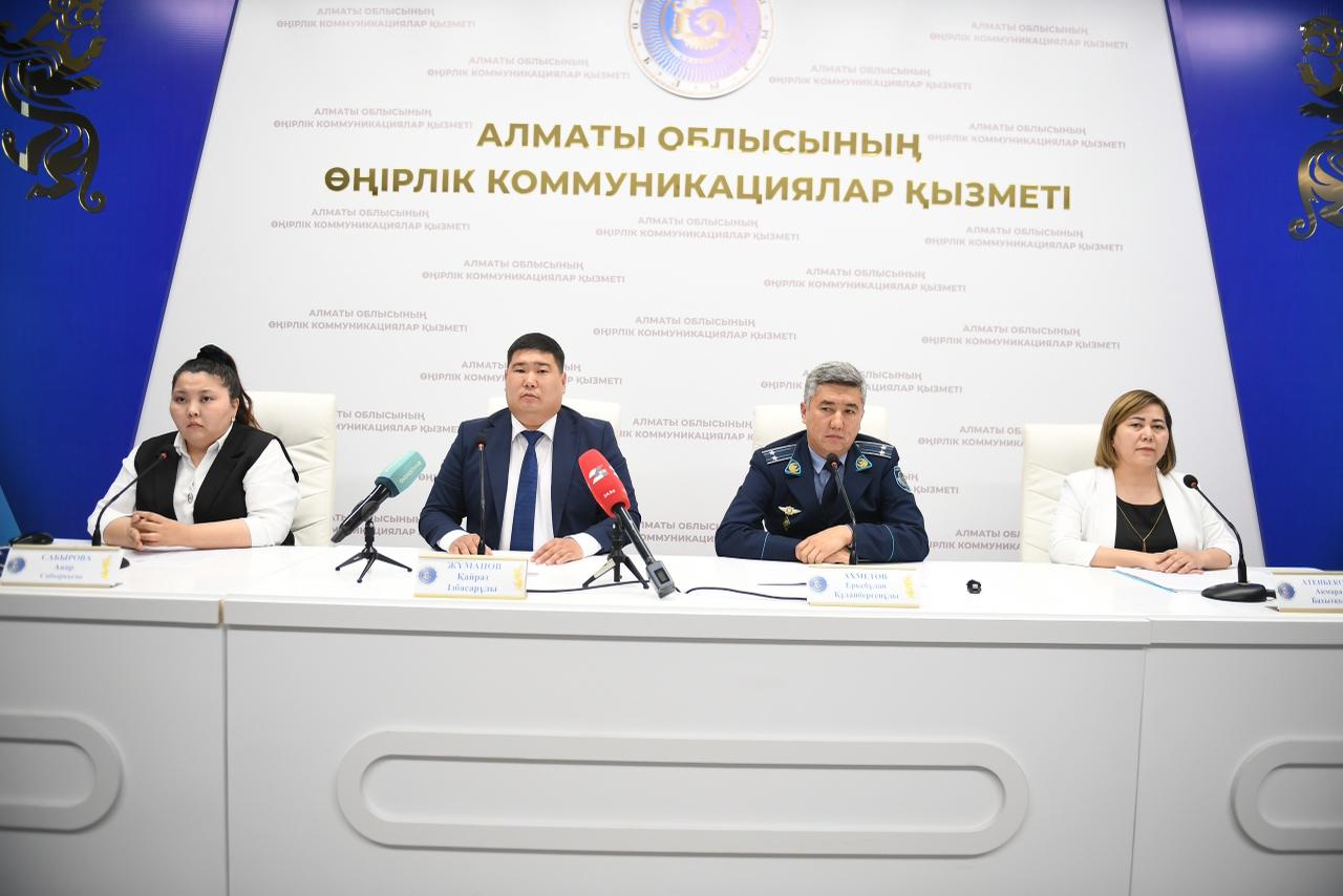 «Не повод для гонок и коттеджей»: выпускников Алматинской области предупредили о жестком контроле