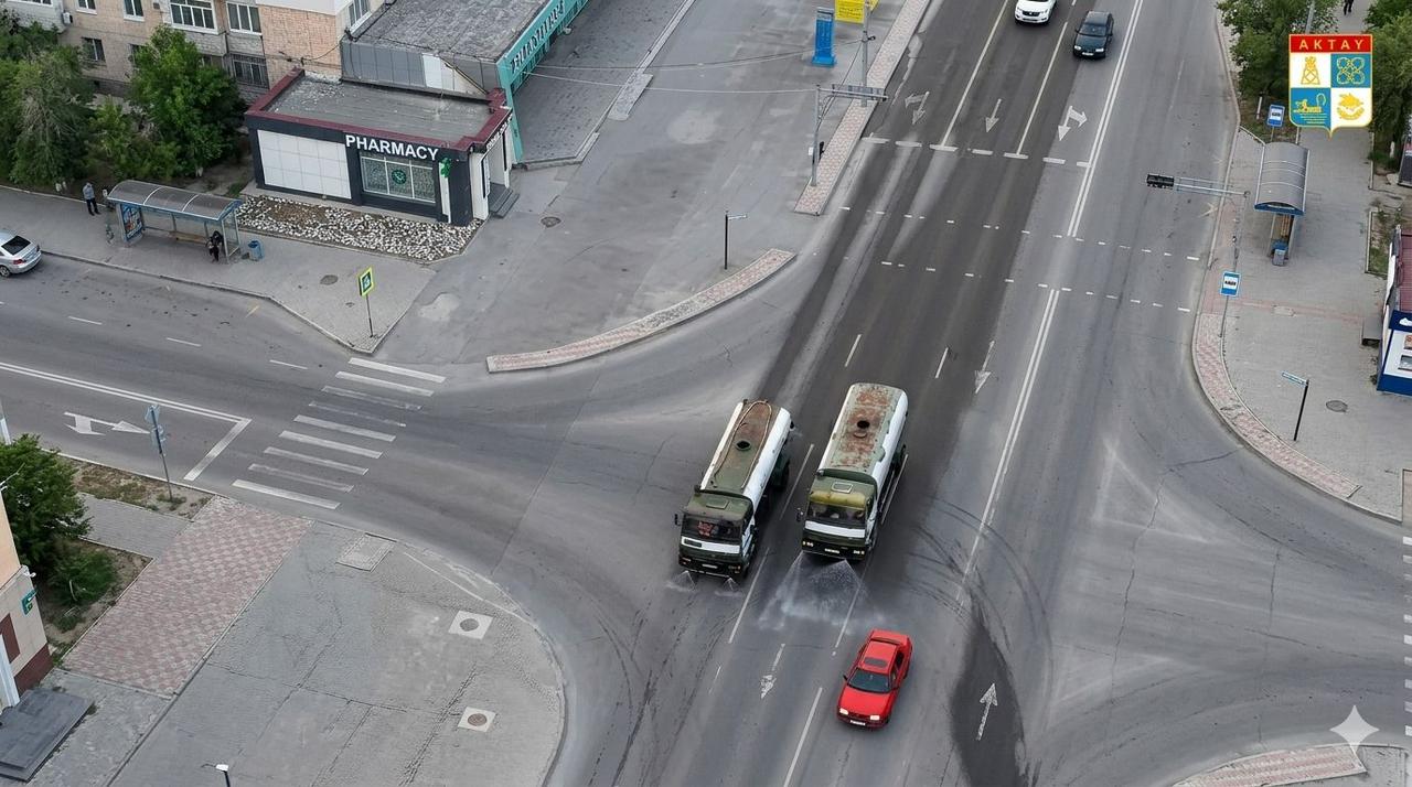 В Актау проведена мойка центральных автомобильных дорог