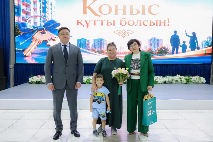 В ШЫМКЕНТЕ 100 СЕМЕЙ ПОЛУЧИЛИ КЛЮЧИ ОТ НОВЫХ КВАРТИР