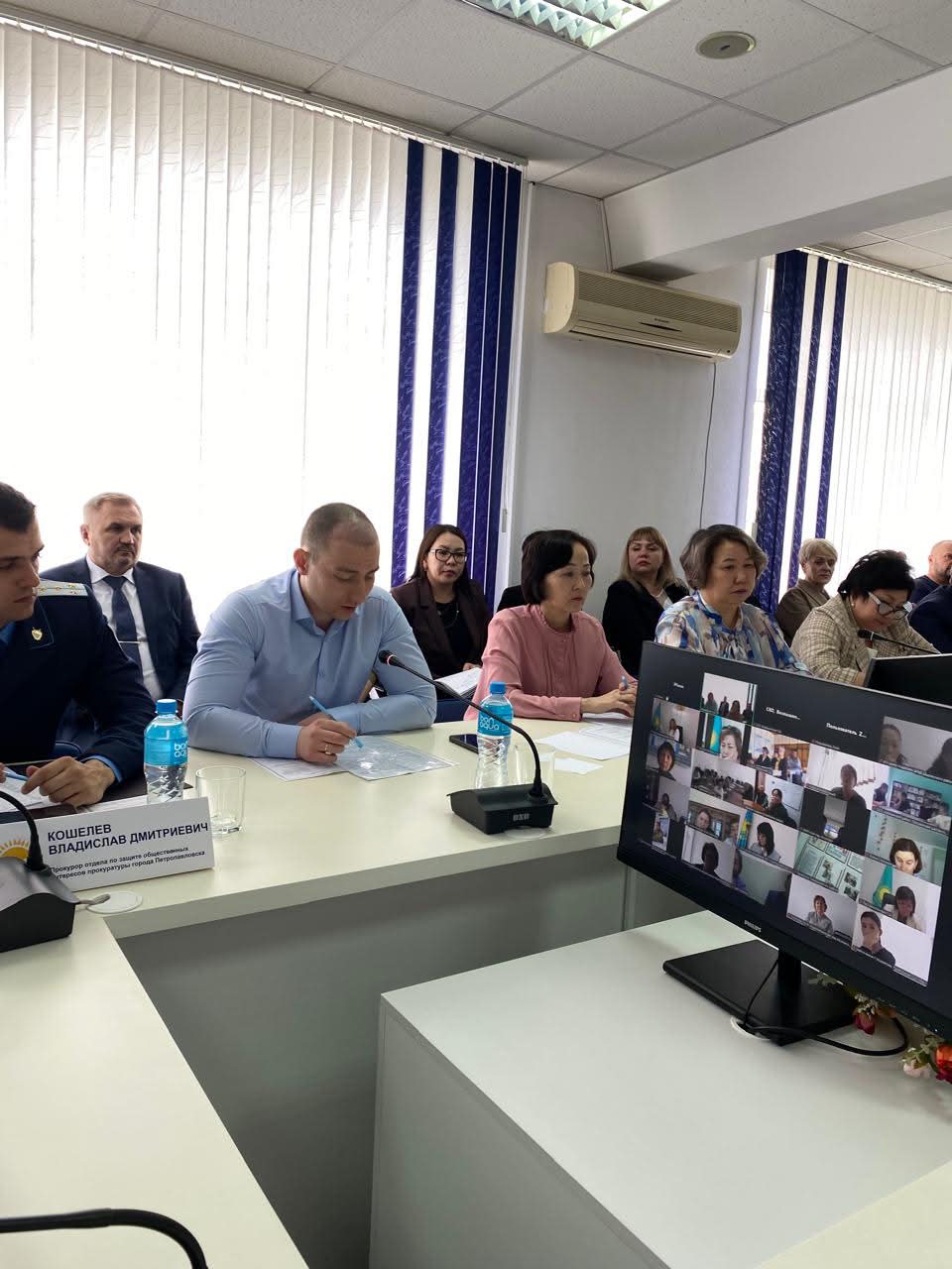 Мемлекеттік еңбек инспекторының кәсіподақ мүшелерінің құқықтық сауаттылығын арттыру бойынша өткізген семинары.