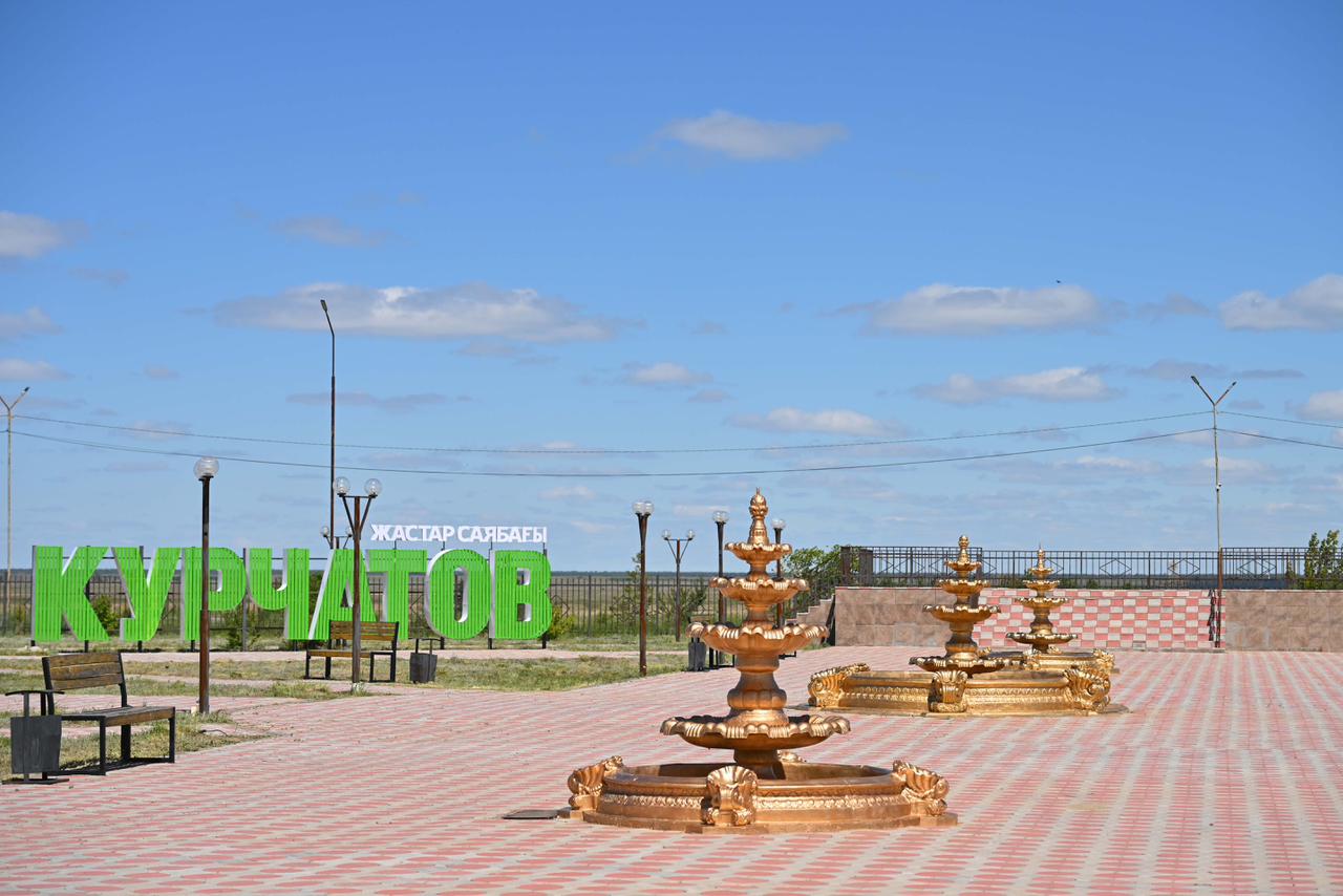 Облыс әкімі жастармен бірге көшет отырғызды