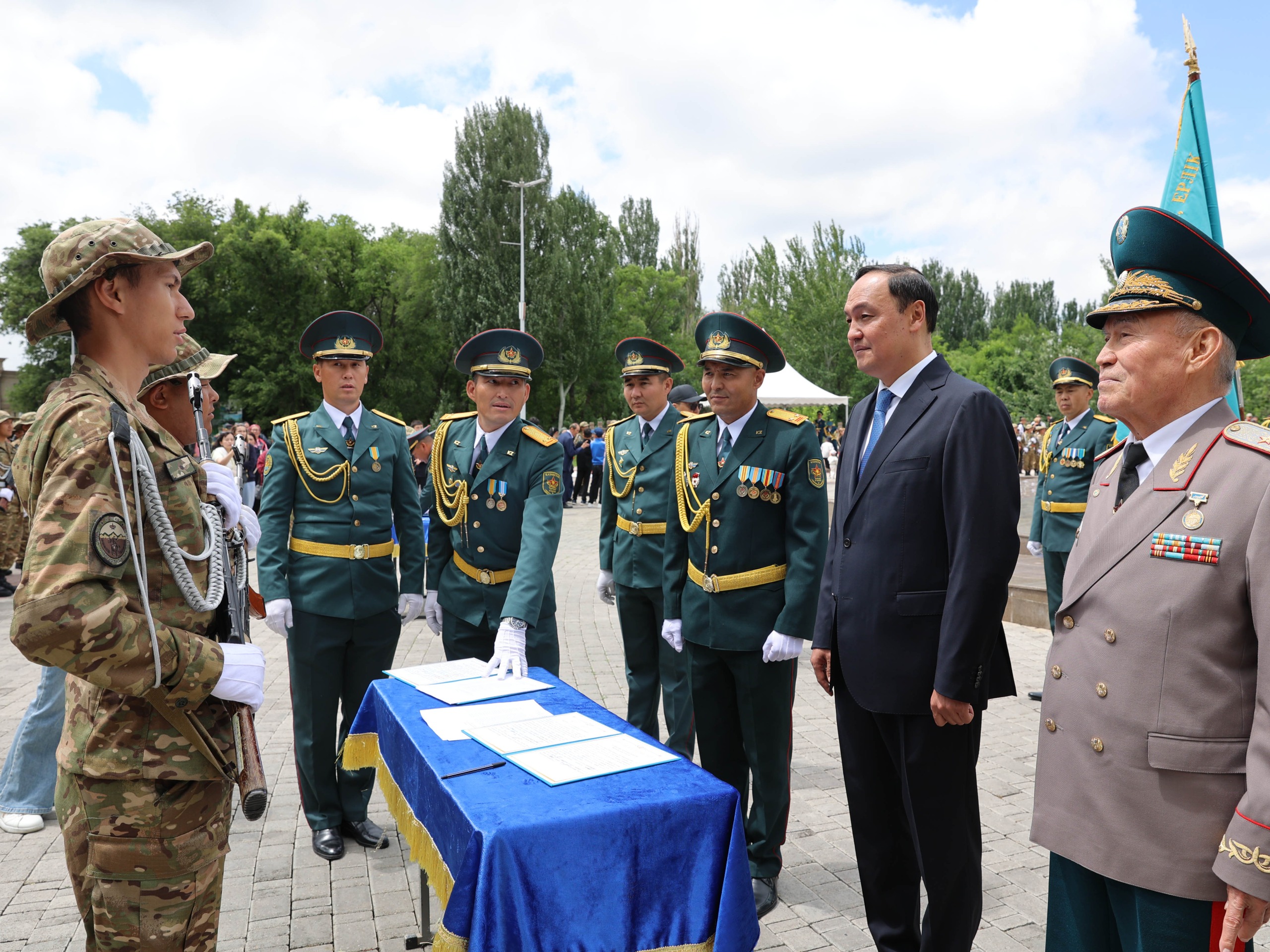 Ербол Қарашөкеев жас сарбаздардың ант қабылдау рәсіміне қатысты