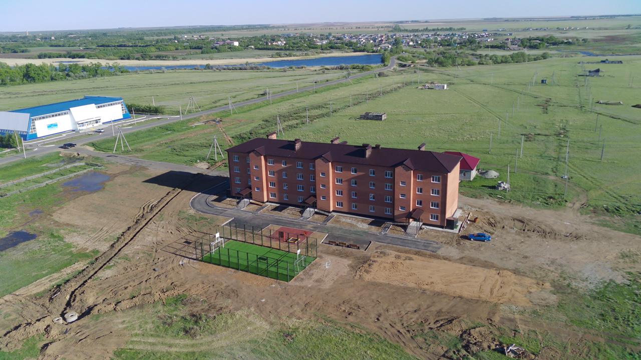 В посёлке Шортанды заместитель прокурора Акмолинской области Бакытбекулы Марат в ходе рабочей поездки ознакомился с ходом строительства многоквартирного жилого дома.