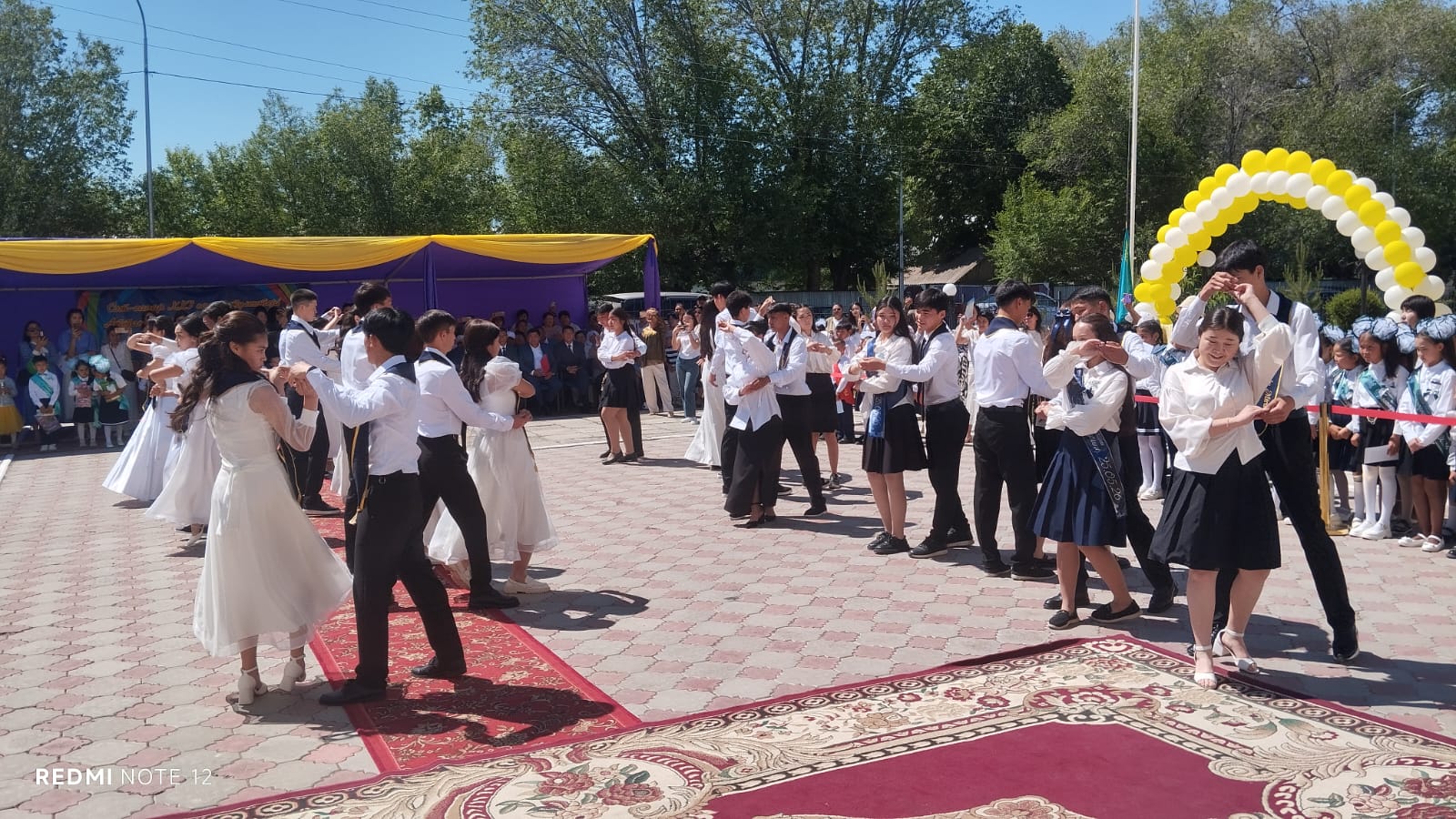 В округе прошел праздник Последнего звонка