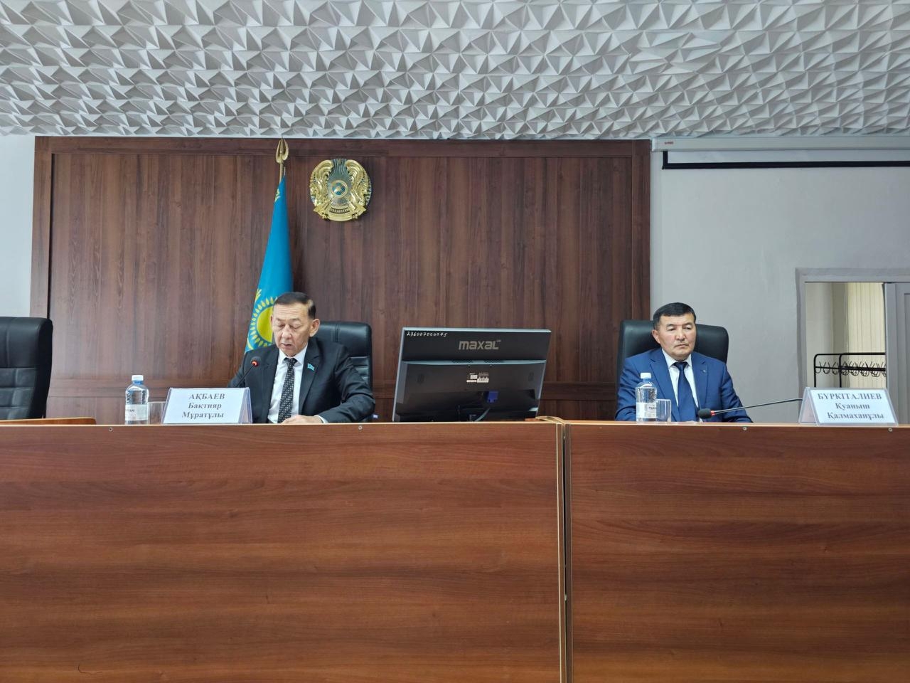Аудандық мәслихаттың кезектен тыс LХIV – сессиясы өтті