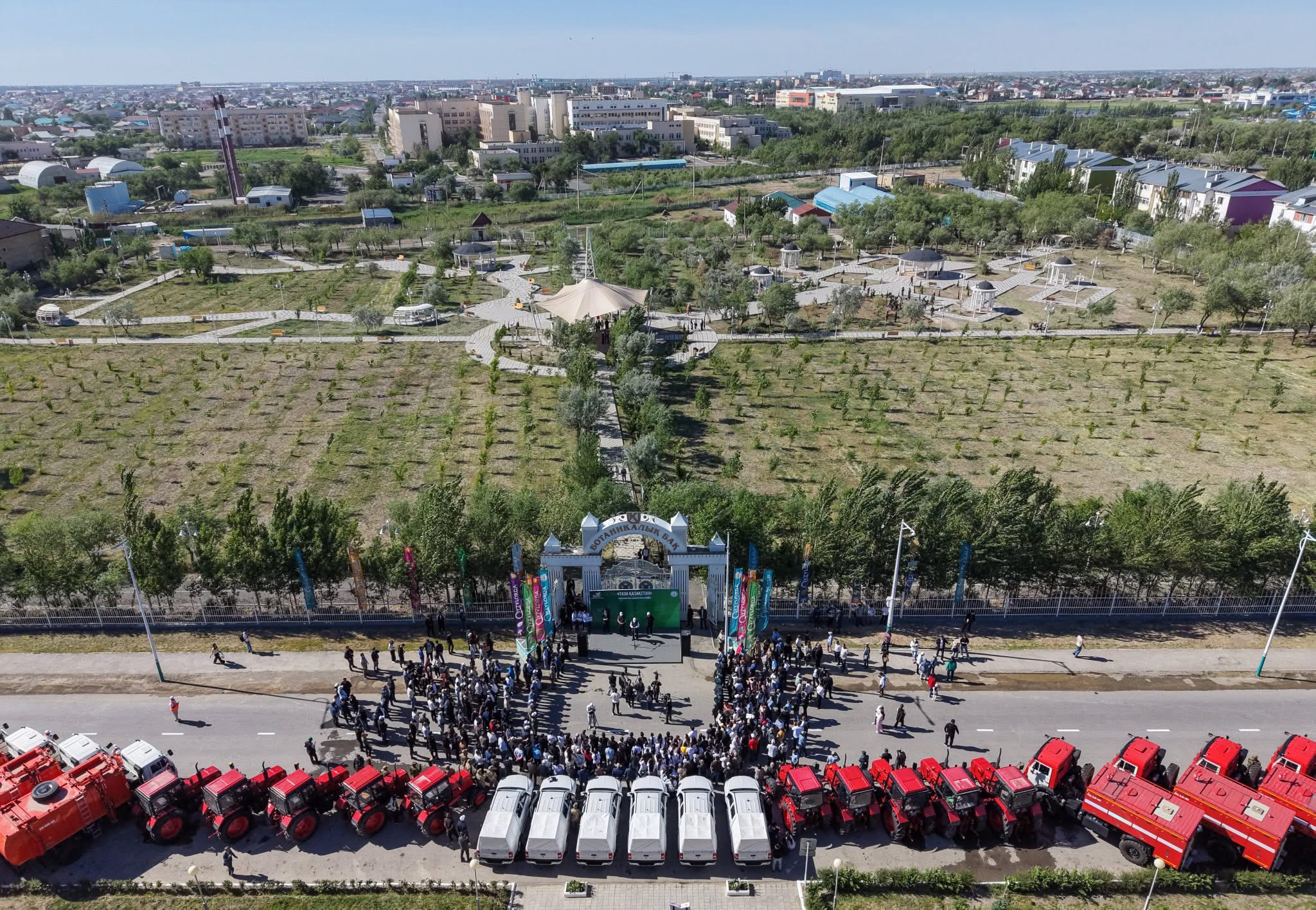 Отличники коммунальной сферы были награждены и обеспечены техникой