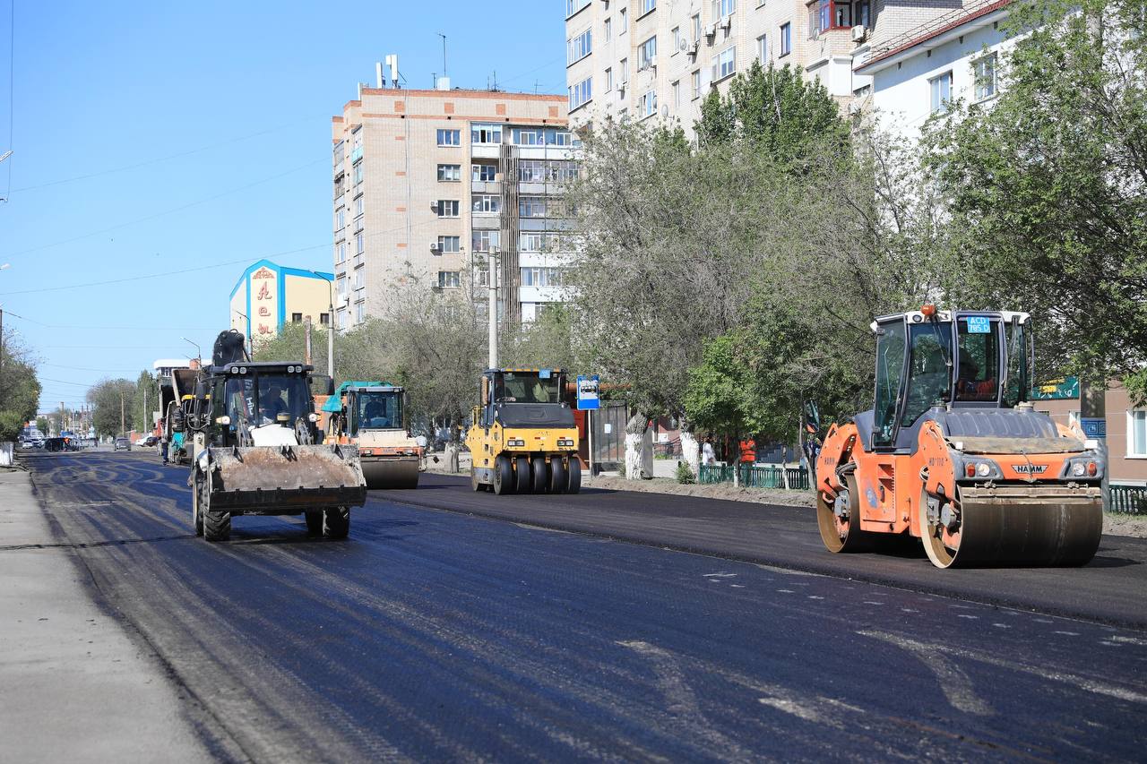 В Актобе продолжается масштабный средний ремонт городских дорог