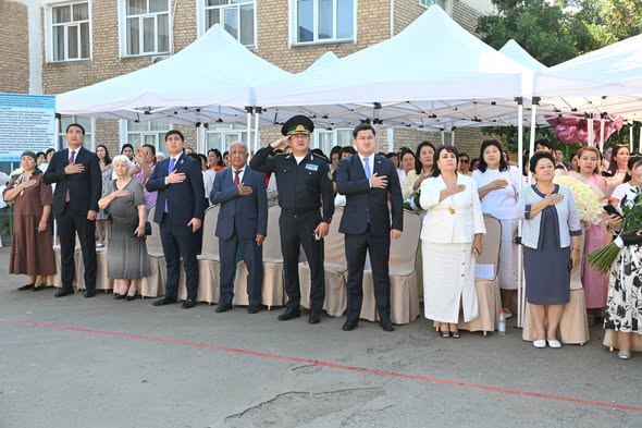 В ШКОЛАХ ЖЕТЫСАЙСКОГО РАЙОНА ПРОЗВЕНЕЛ ПОСЛЕДНИЙ ЗВОНОК