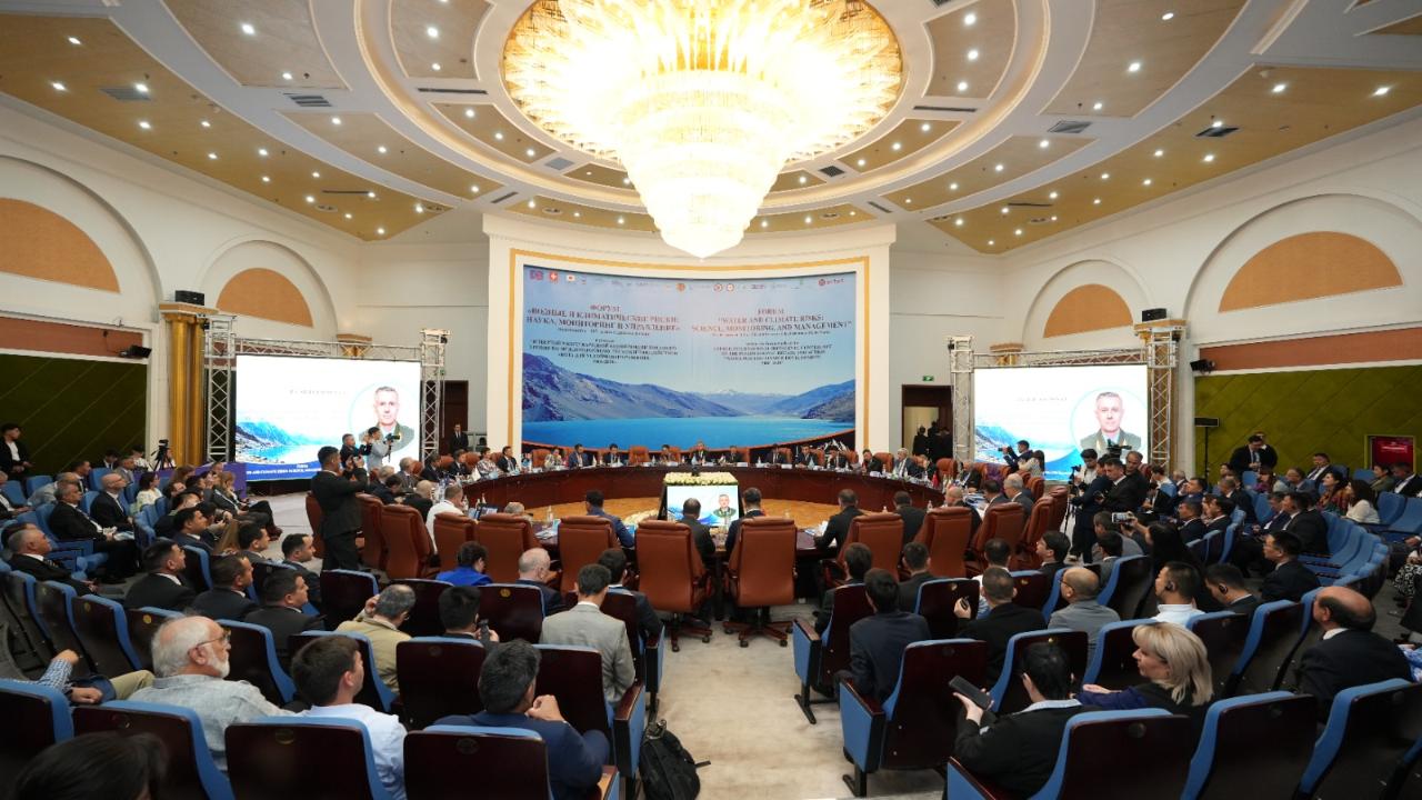 Глава МЧС принял участие в международном форуме по климатической безопасности в Душанбе