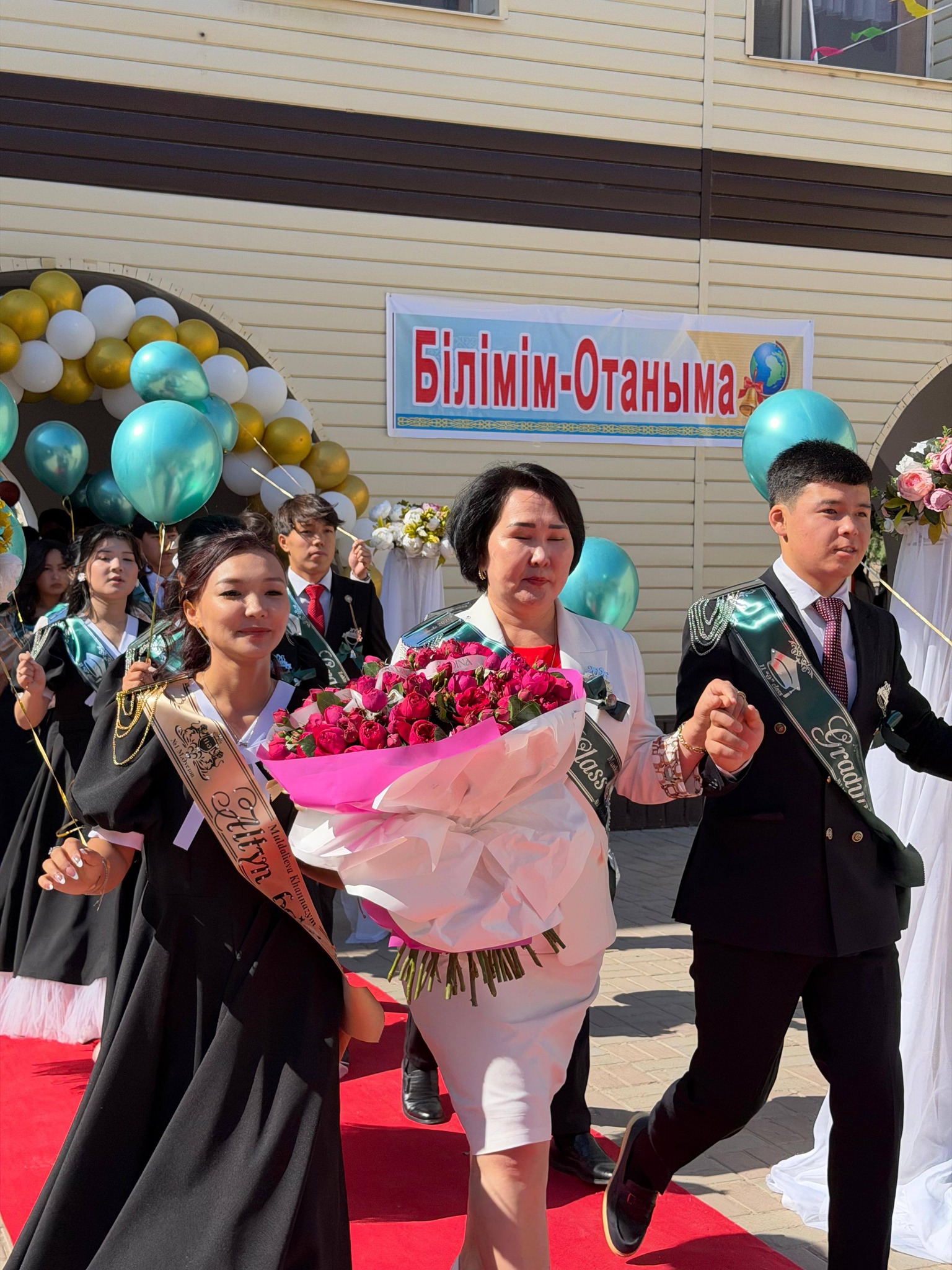 ШАРДАРАДА «СОҢҒЫ ҚОҢЫРАУ» МЕРЕКЕСІНЕ АРНАЛҒАН САЛТАНАТТЫ ЖИЫН ӨТТІ
