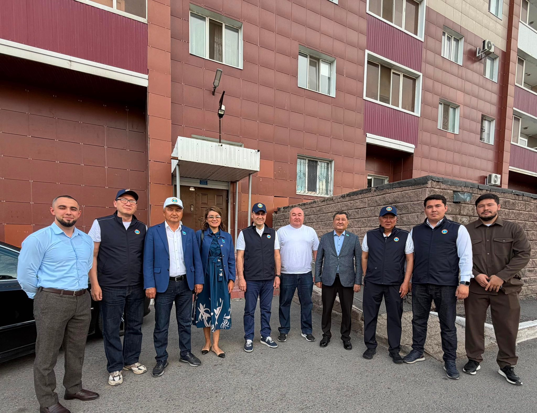 Депутаты столичного маслихата посетили ТОО «Өркен қала», где ознакомились с ходом реализации программы модернизации жилищного фонда (26.05.2026)