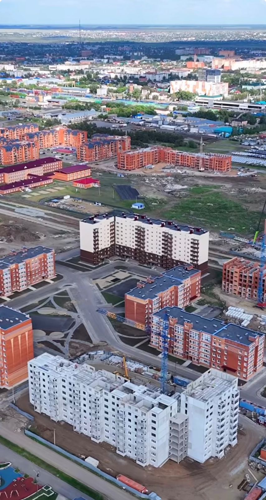 В микрорайоне «Береке» продолжается строительство жилья и развитие дорожной инфраструктуры