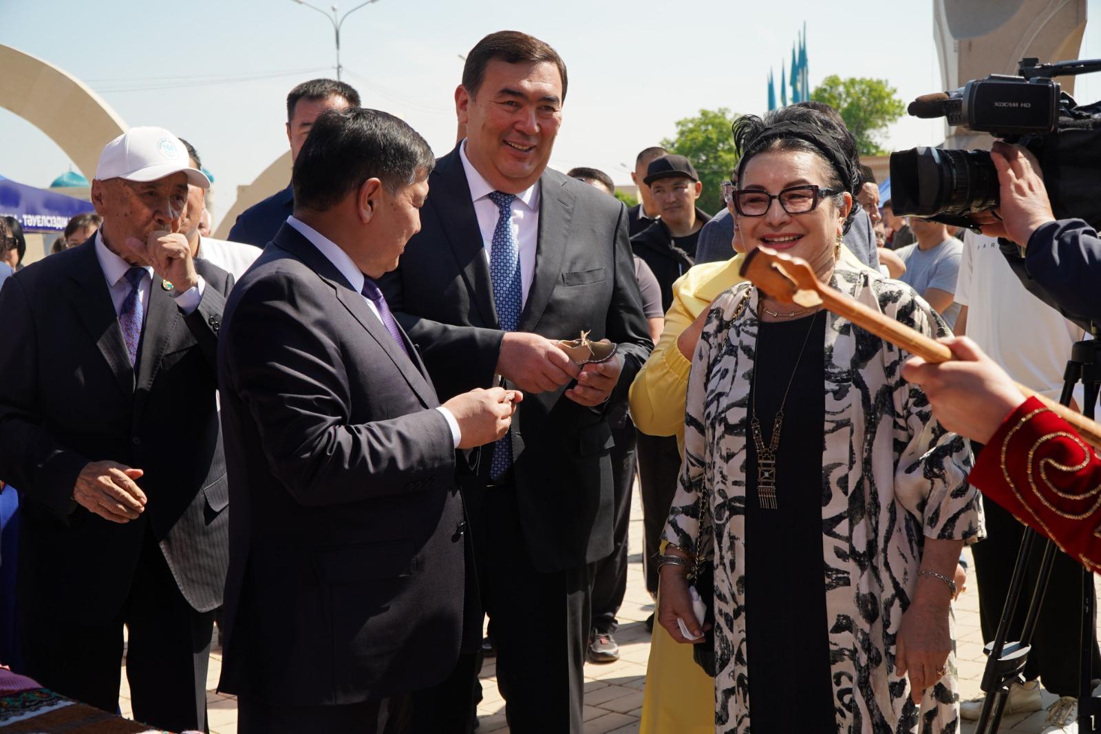 Таразда Бірлік күні кең көлемде аталып өтті