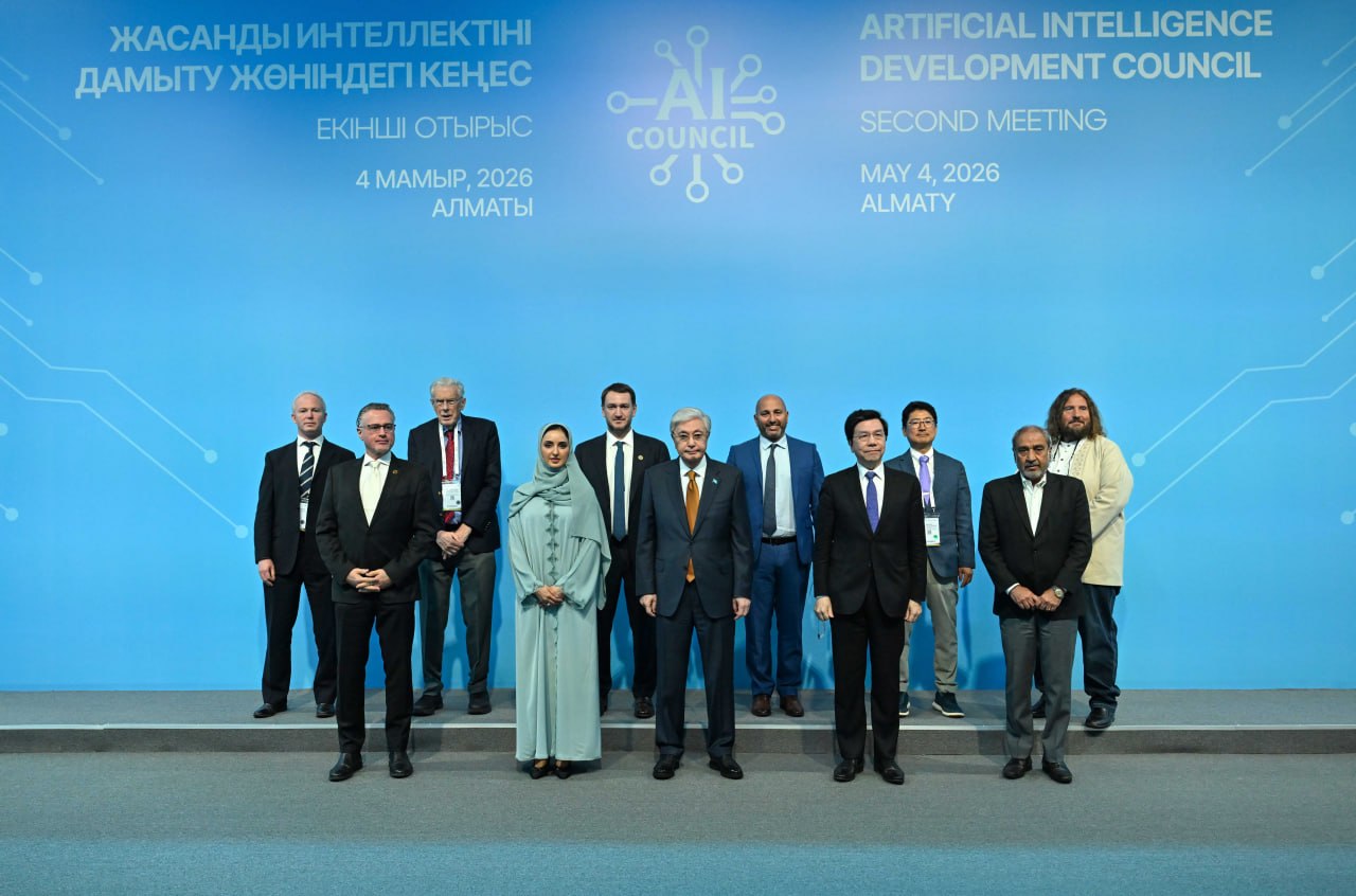 Президент Үкіметке цифрлық экономиканың ЖІӨ-ге әсерін бағалау бойынша ұсыныстар енгізуді тапсырды.  Қасым-Жомарт Тоқаев жасанды интеллект негізіндегі жаңа технологиялық құрылымға көшу қазіргі жағдайды объективті бағалауды талап етеді деп санайды.