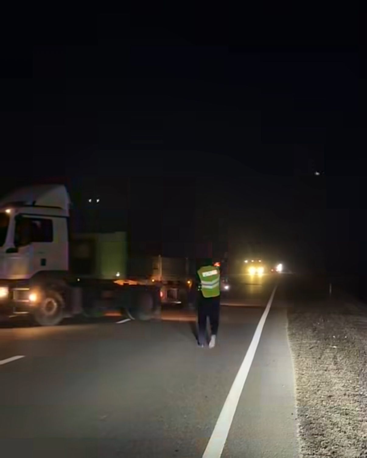 Маңғыстау облысында полицейлер жүргізушіге көмек көрсетті