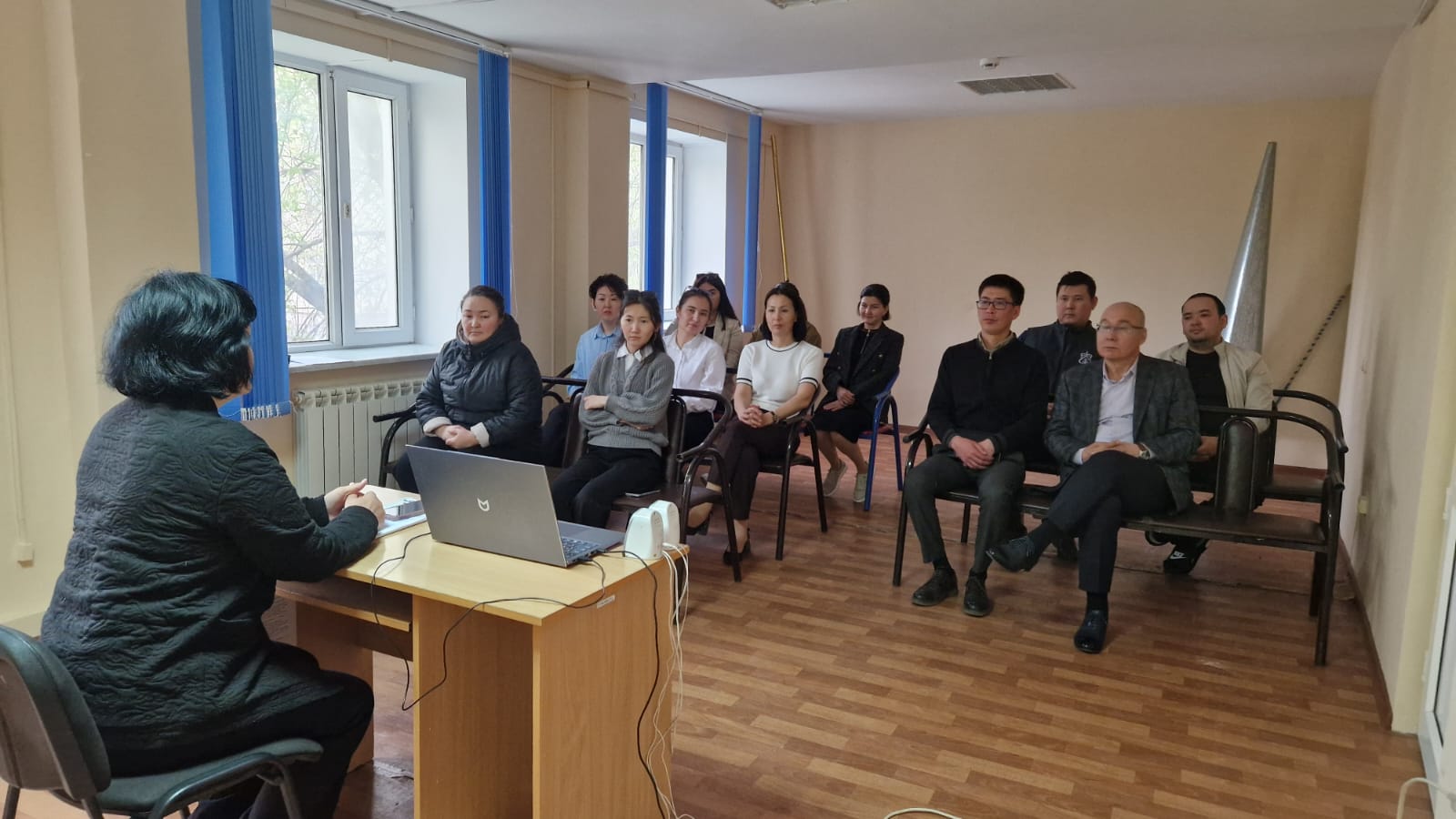 Ағымдағы жылдың 30 сәуір күні Департамент басшысының орынбасары Әдеп жөніндегі уәкілі А.Д.Сулейменованың  мереке күні қарсанындағы түсіндірме жұмыстары жүргізілді.
