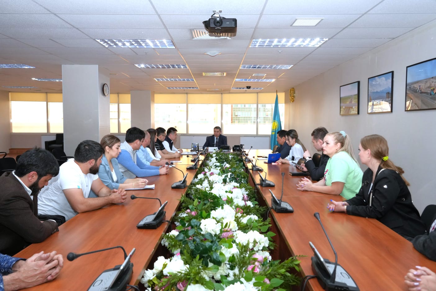 Автомобиль көлігі және көліктік бақылау комитеті төрағасының орынбасары Г.С. Салмаев тасымалдаушылармен, сондай-ақ олардың өкілдерімен кездесу өткізді