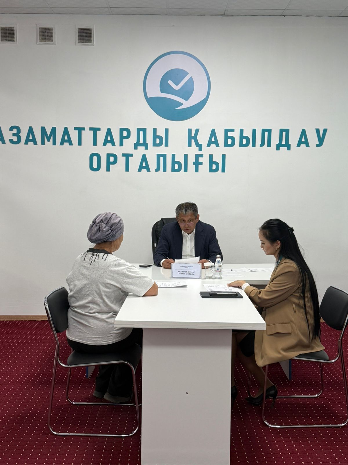 Аудан әкімі тұрғындарды жеке мәселелері бойынша қабылдады