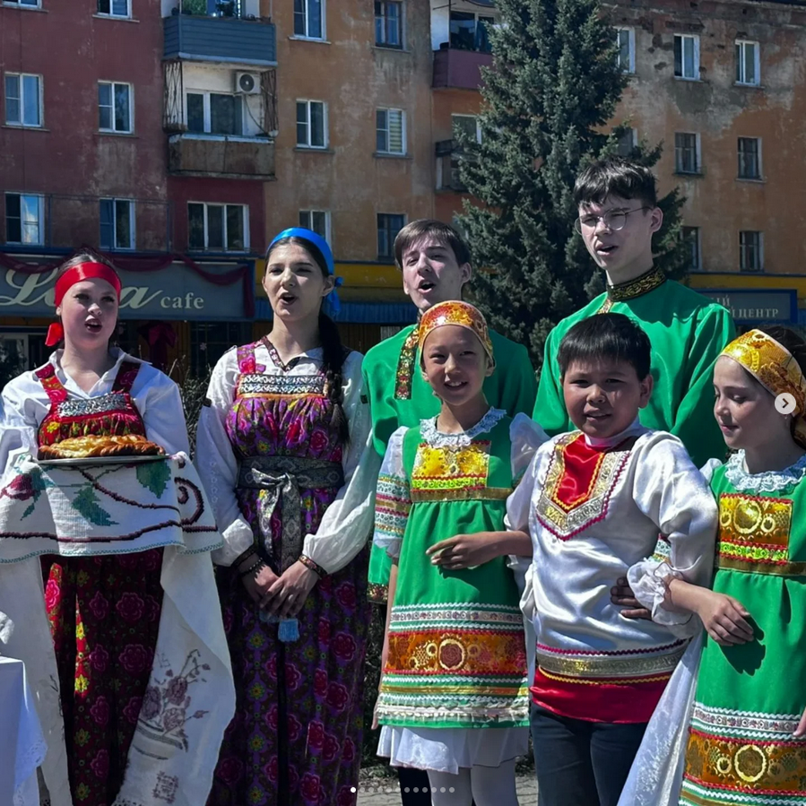 1 мамыр күні Алтай қаласының Мәдениет орталығы алаңында Қазақстан халқының бірлігі күніне арналған салтанатты іс-шаралар өтті.