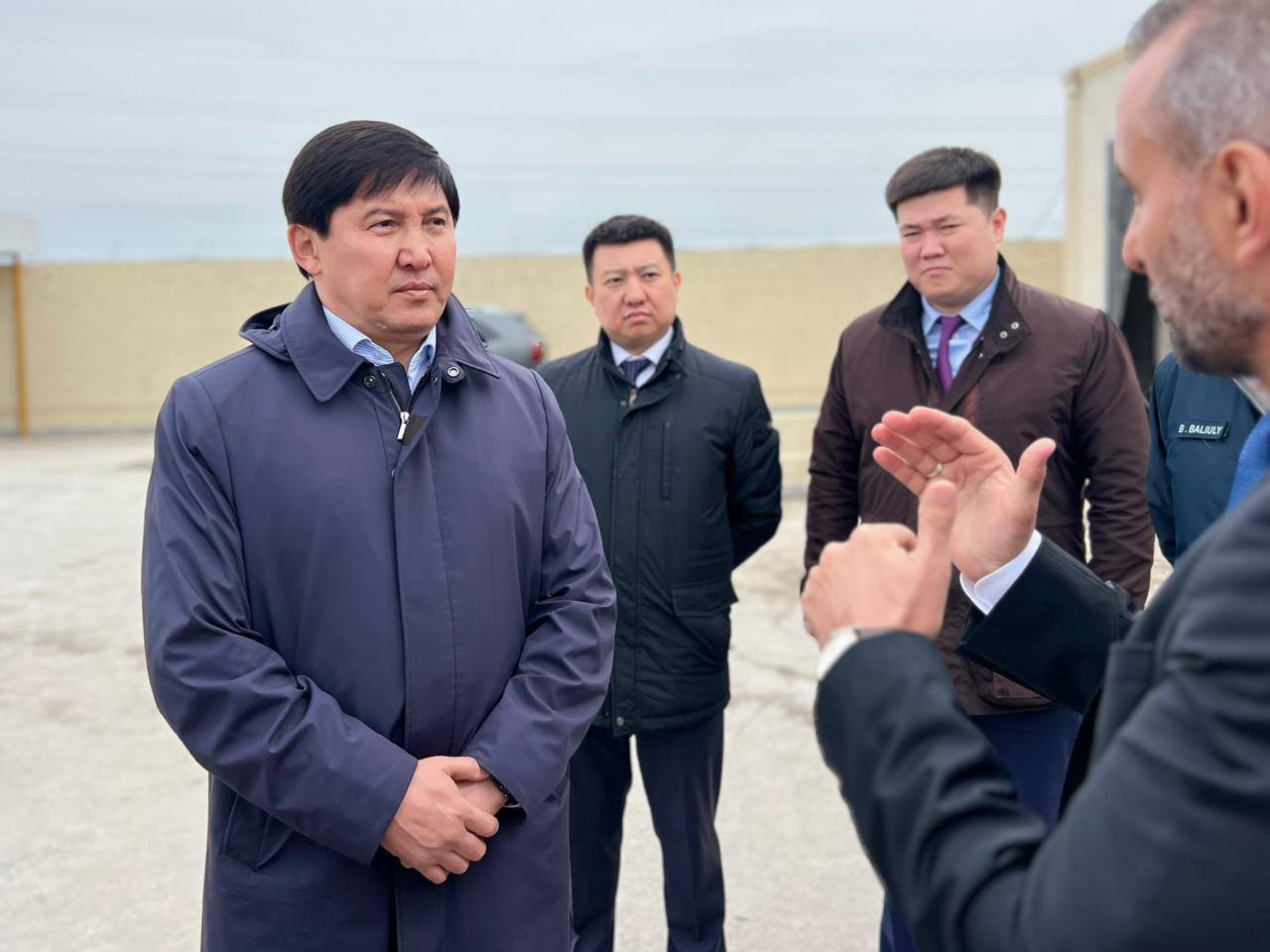 Вице-министр Айдар Әбілдабеков Ақтаудағы көтерме сауда базарларын аралады