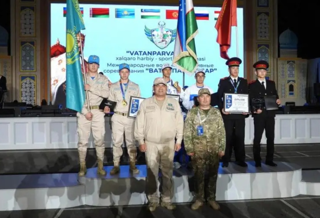 Өзбекстан Қорғаныс министрлігі ұйымдастырған жас патриоттар жарысында «Абай қырандары» командасы екінші орынды жеңіп алды. Бұл жарыс аты аңызға айналған қолбасшы Әмір Темірдің 690 жылдығына арналды, деп хабарлайды Zhaiyqmedia.kz ақпарат агенттігі.