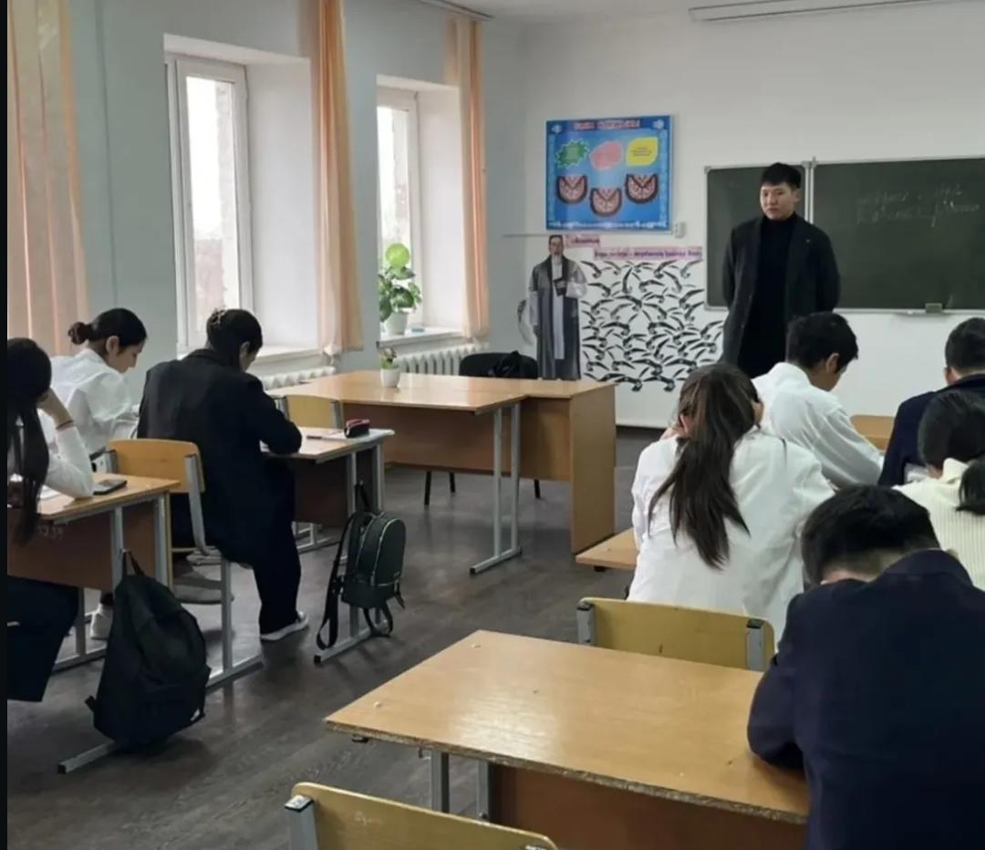 Ағымдағы жылдың 30 сәуір күні Қарашыған ауылдық округінің М.Төлебаев атындағы орта мектебінде «Конституция күнделікті өмірде» ақпараттық акциясы аясында оқушылар арасында сауалнама жүргізілді.