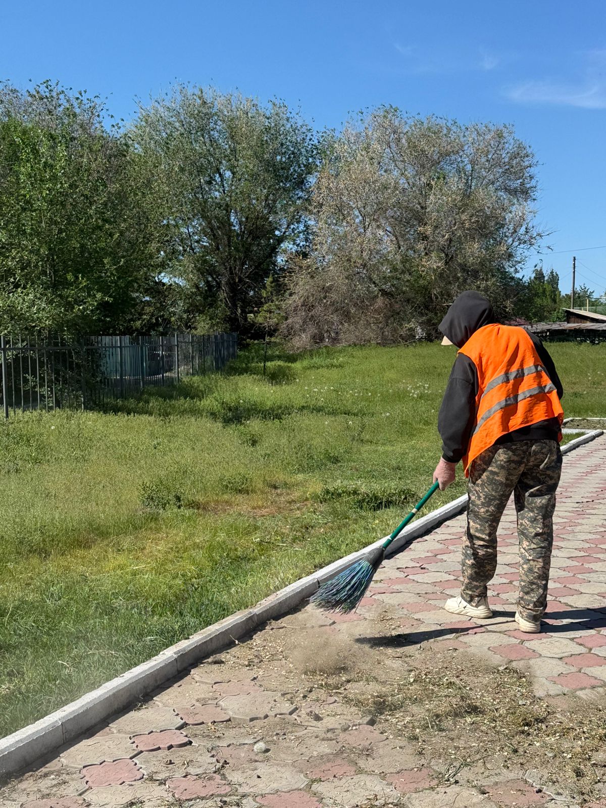 Қарабұлақ ауылдық округі, Шымыр және М.Байысов ауылдарында көктемгі санитариялық тазалау және абаттандыру жұмыстары жүргізілуде.