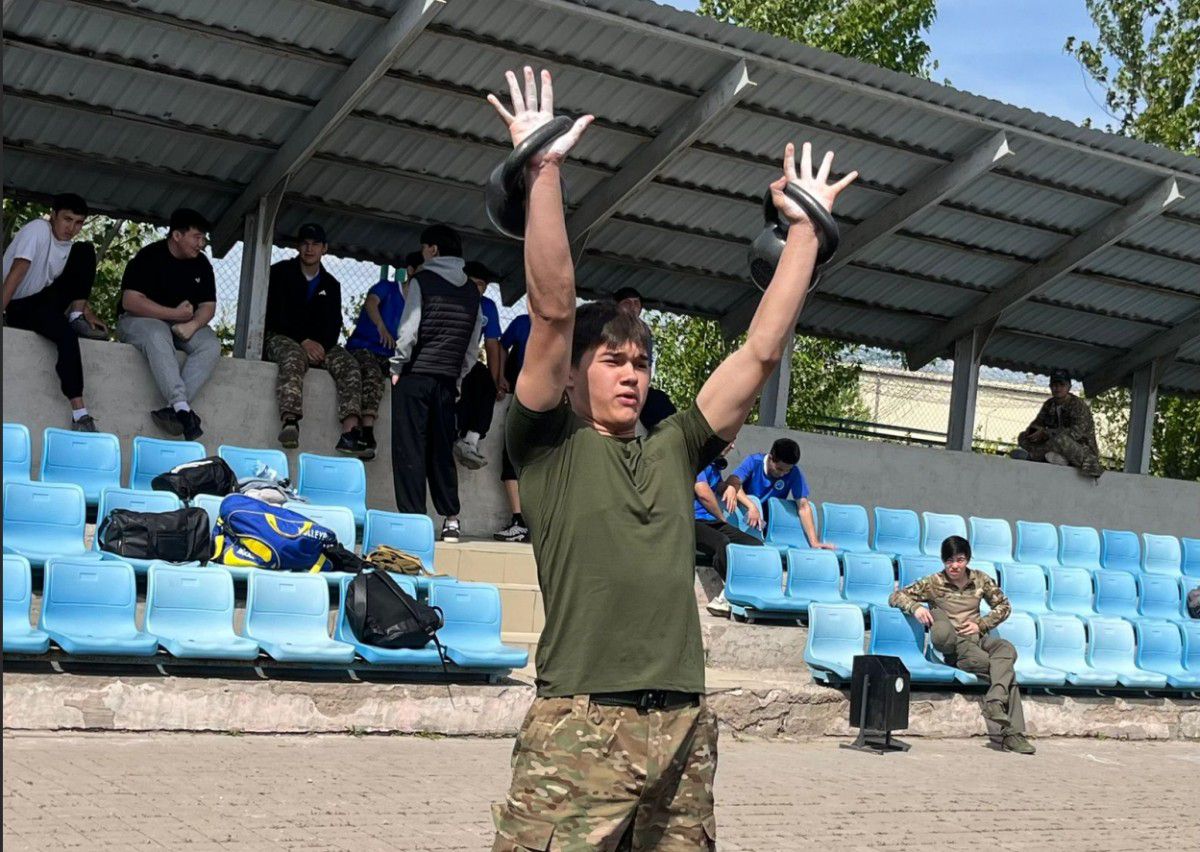 В Астане прошли военно-патриотические игры среди студентов колледжей