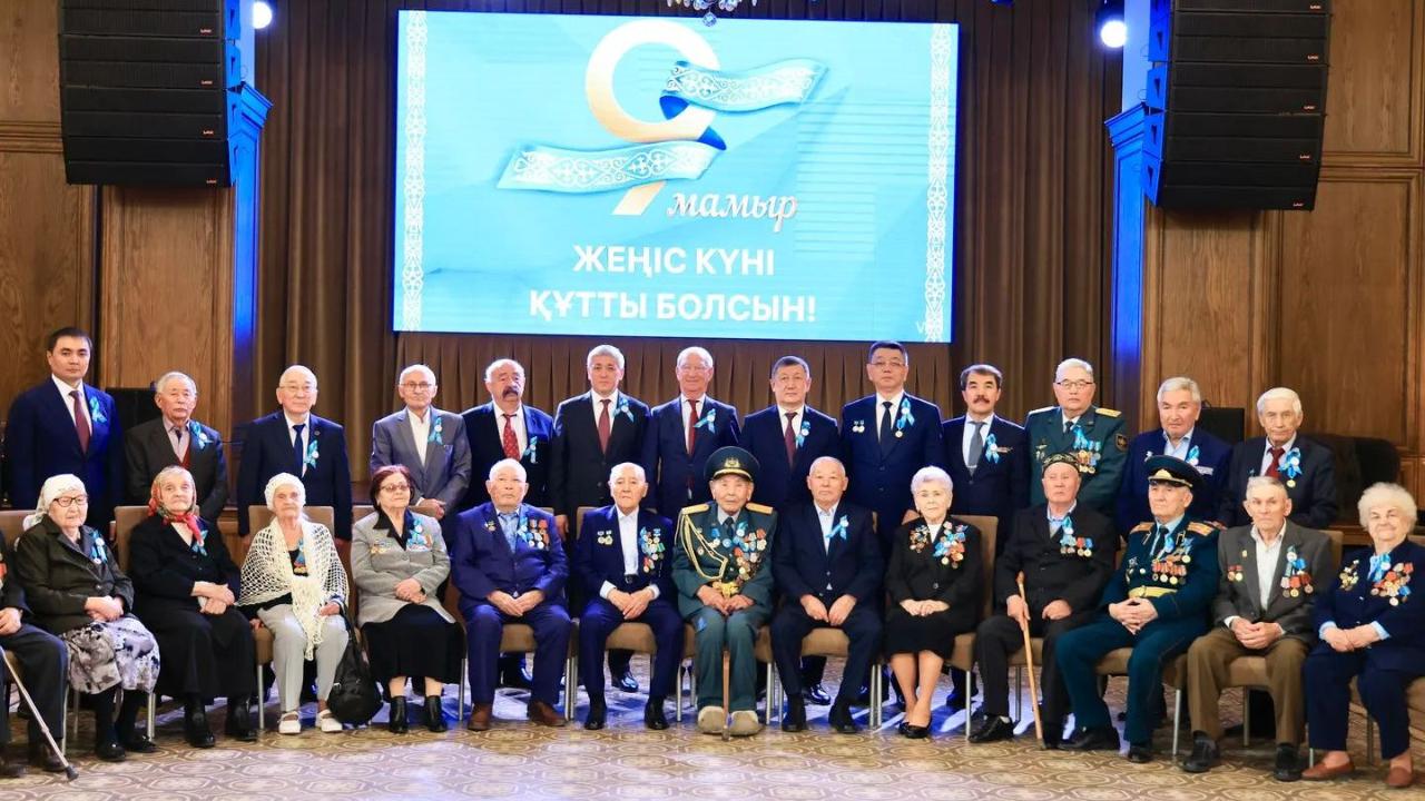 В Карагандинской области поздравили ветеранов с Днём Победы