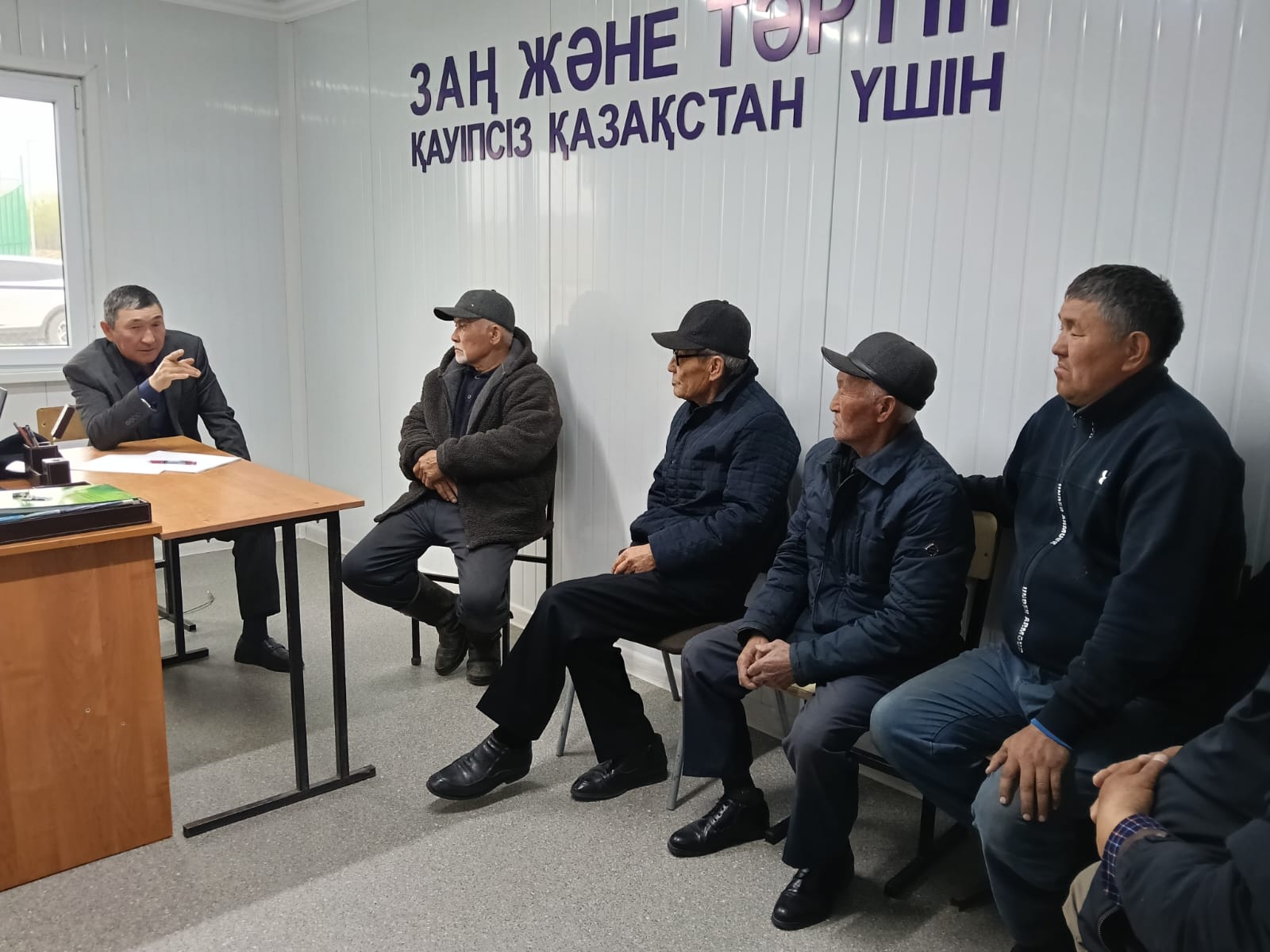 Қарабұлақ ауылында өзекті мәселелер бойынша жиын өтті