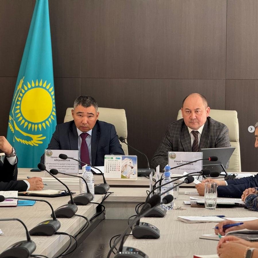 Алтай ауданының мемлекеттік қызметшілерімен жұмыс кездесуі өтті.