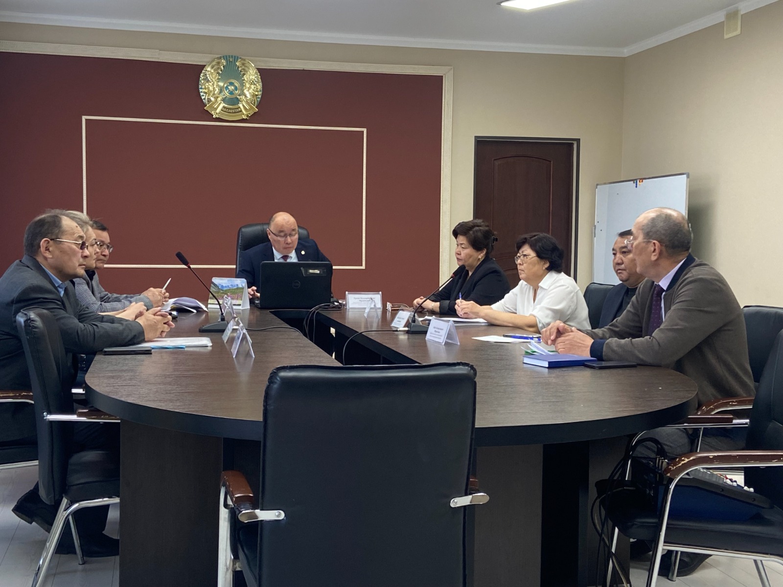 Зейнетақы және әлеуметтік қамсыздандыру бөлімінің бас маманы А.Габдуллина қандастар үшін Ашық есік күніне арналған іс шараға қатысып, қолданыстағы заңнамаға енгізілген өзгерістер мен толықтырулар бойынша түсіндіру жұмыстары жүргізілді.