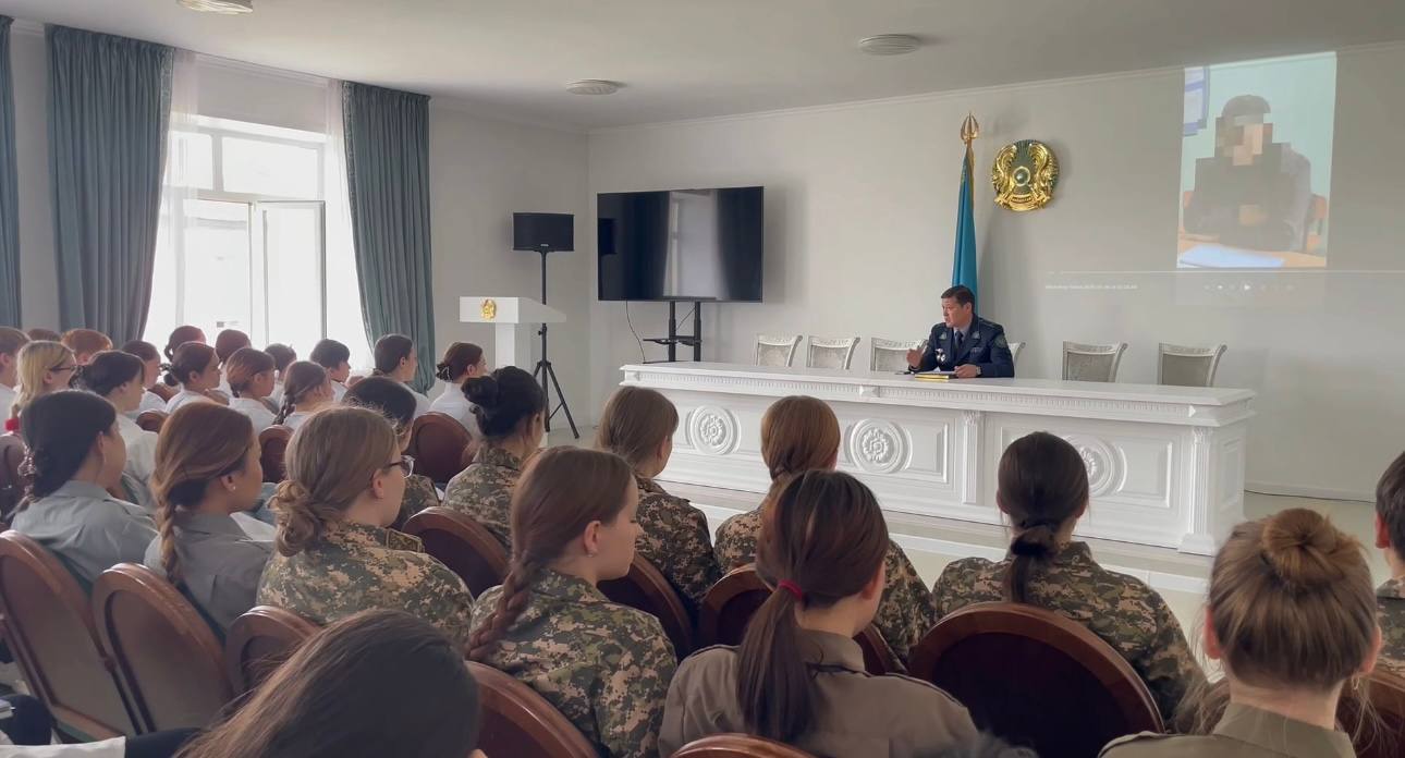 Абай облысында «Авиценна» Жоғары медициналық колледжінде «Заң және тәртіп: азаматтың құқықтары мен міндеттері» тақырыбында студенттермен кездесу өтті.