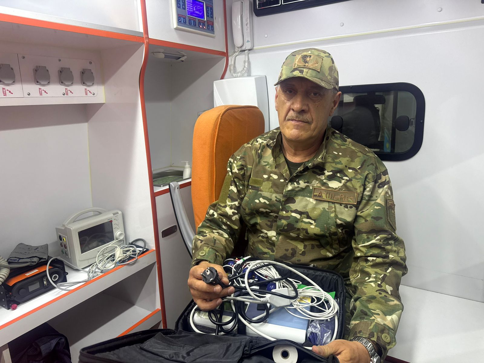 Ерлік, жауапкершілік және мамандыққа адалдық: апаттар медицинасы орталығы дәрігерінің тарихы