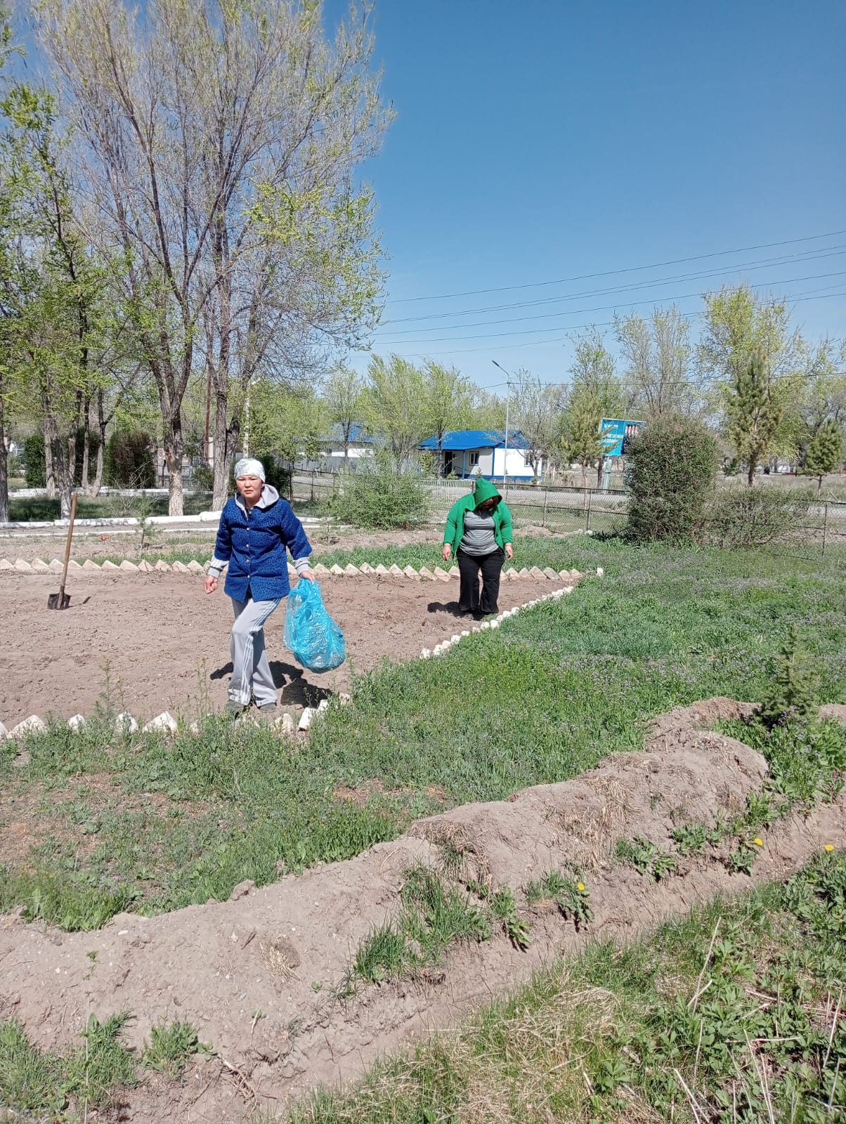 «Көктерек ауылдық округі әкімі аппараты» мемлекеттік мекемесі, &nbsp;«Таза Қазақстан» &nbsp;экологиялық акциясы аясында 2026 жылдың 06 мамыр күні Көктерек ауылдық округінде сенбіліг өткізілді.