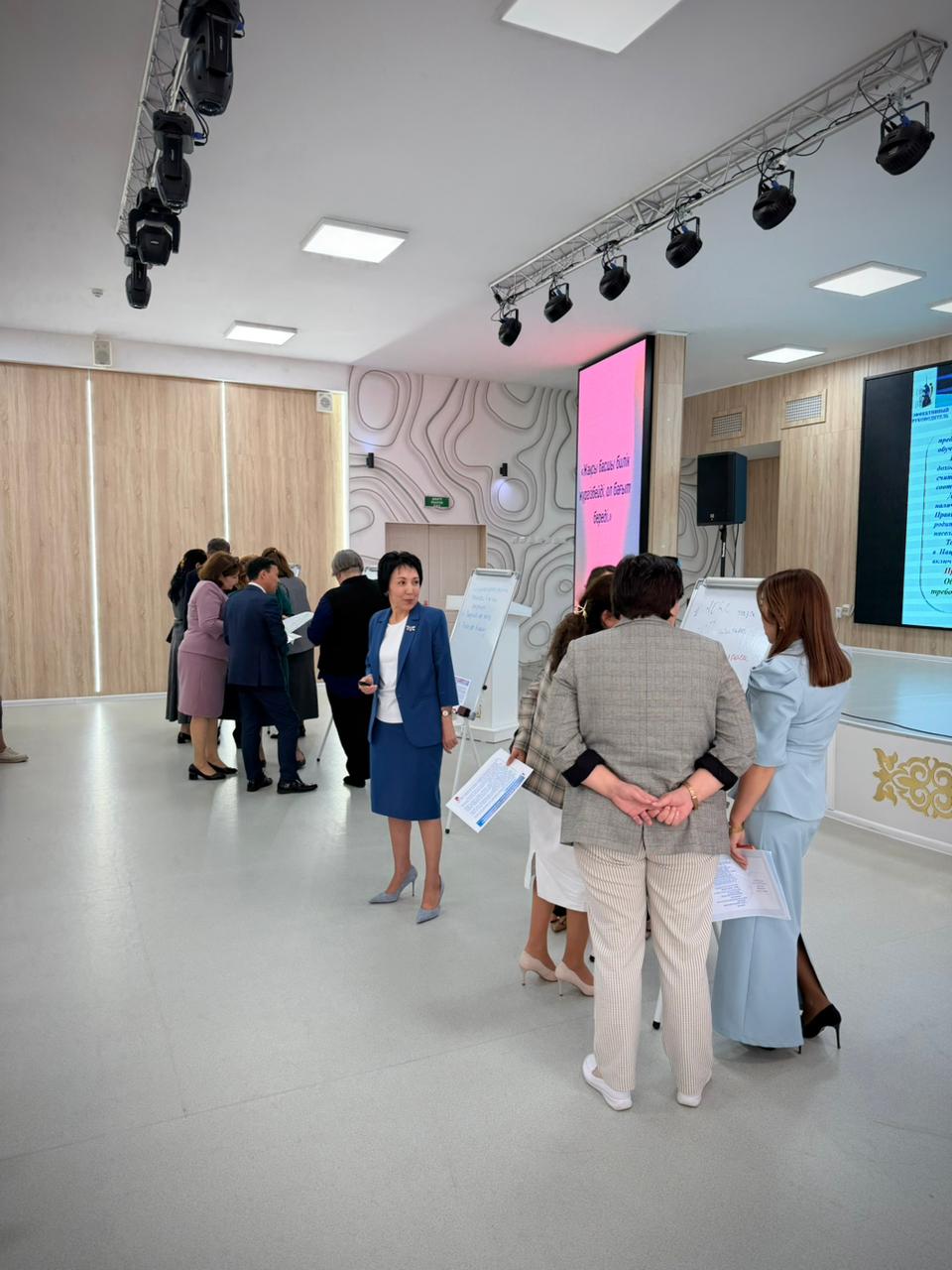 Алматыда мектеп басшысының жауапкершілігі және басқарушылық қателіктерді алдын алу жолдары талқыланды.